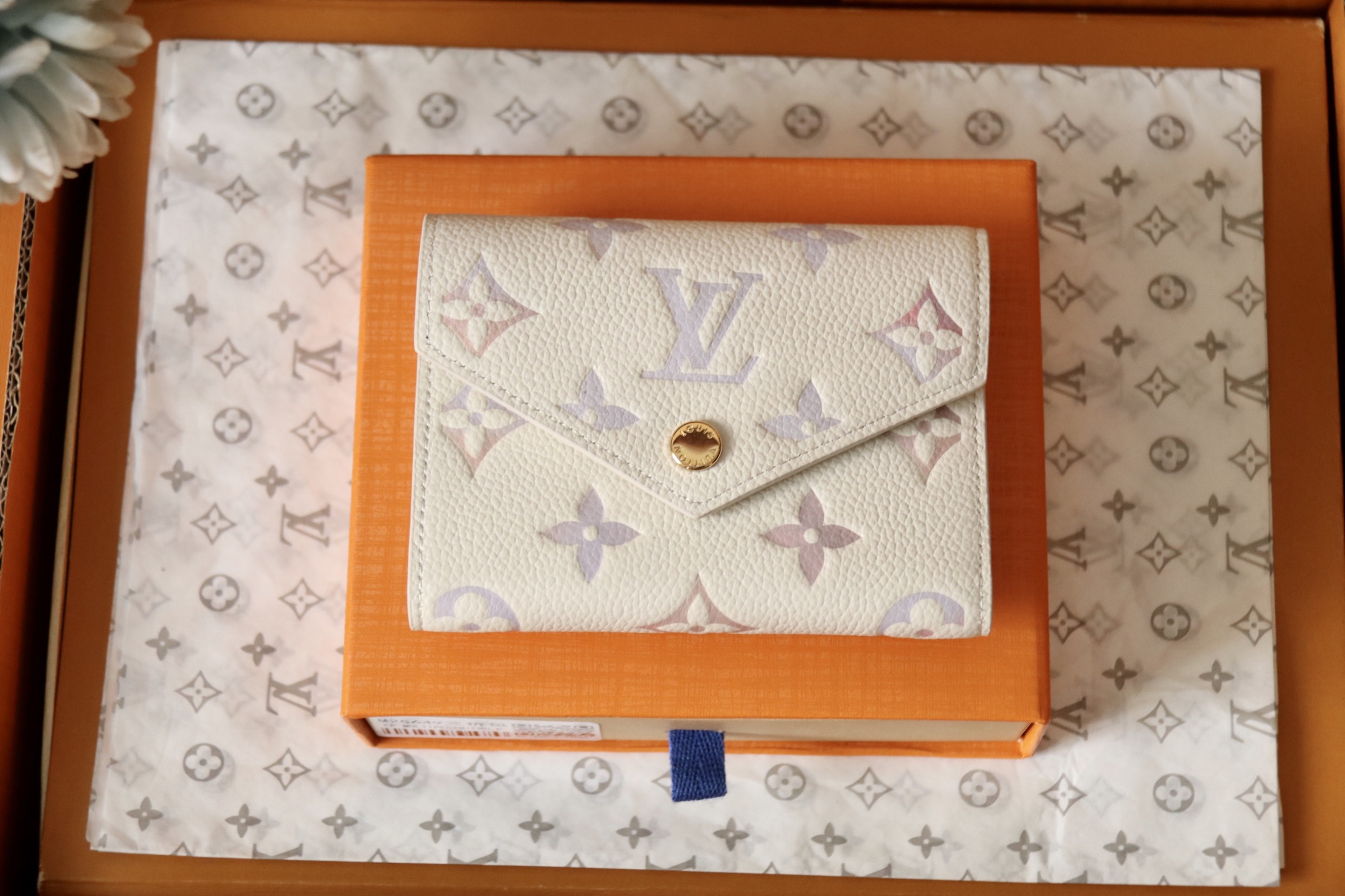 Louis Vuitton M25649 本款 Victorine