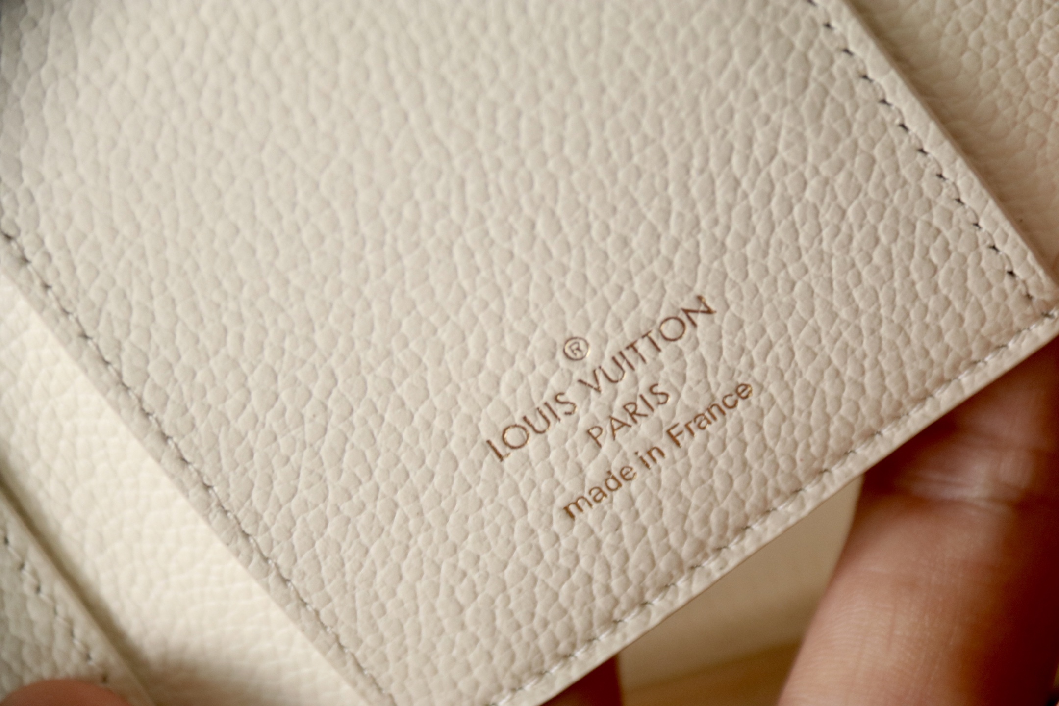 Louis Vuitton M25649 本款 Victorine