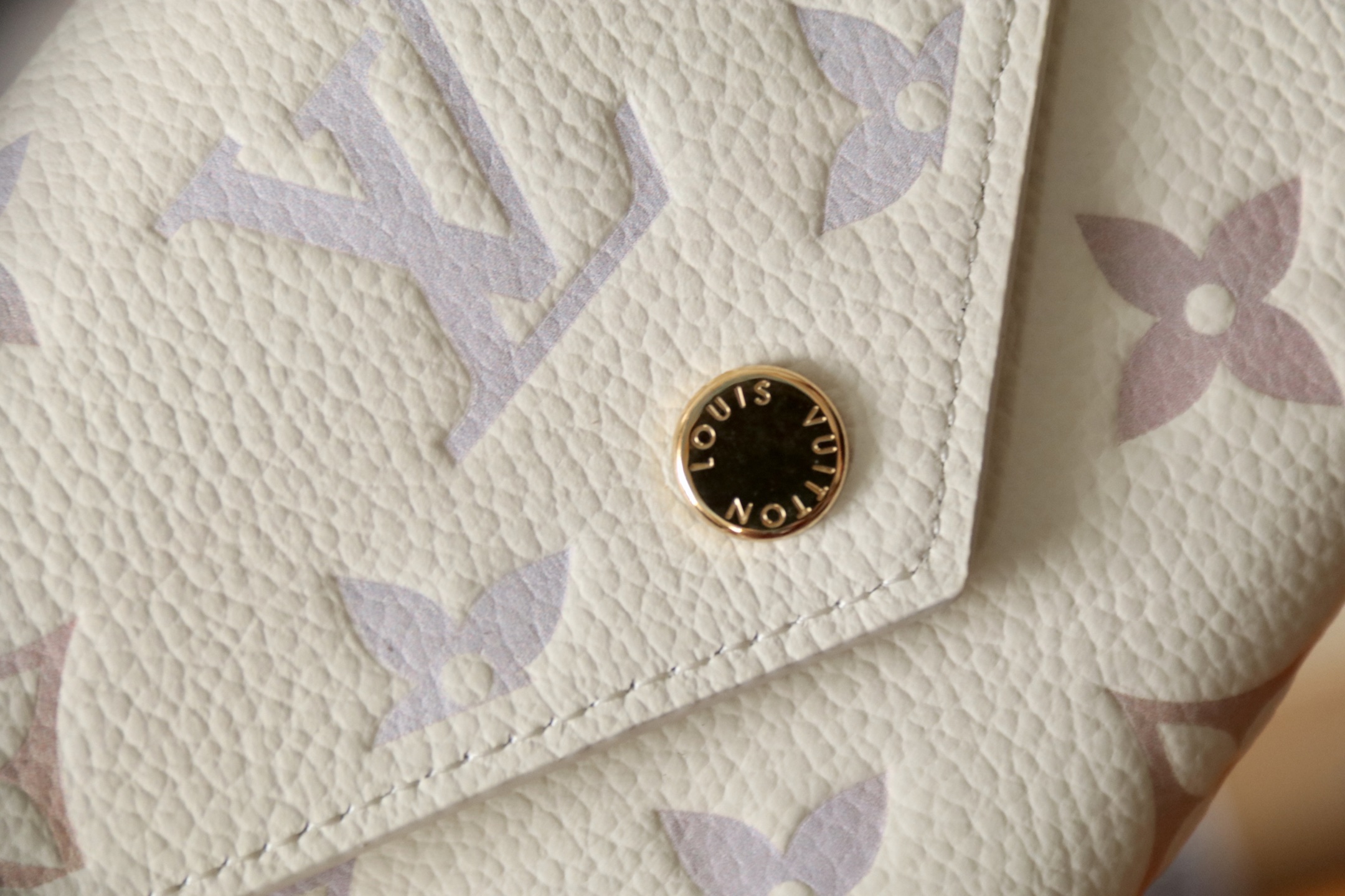 Louis Vuitton M25649 本款 Victorine