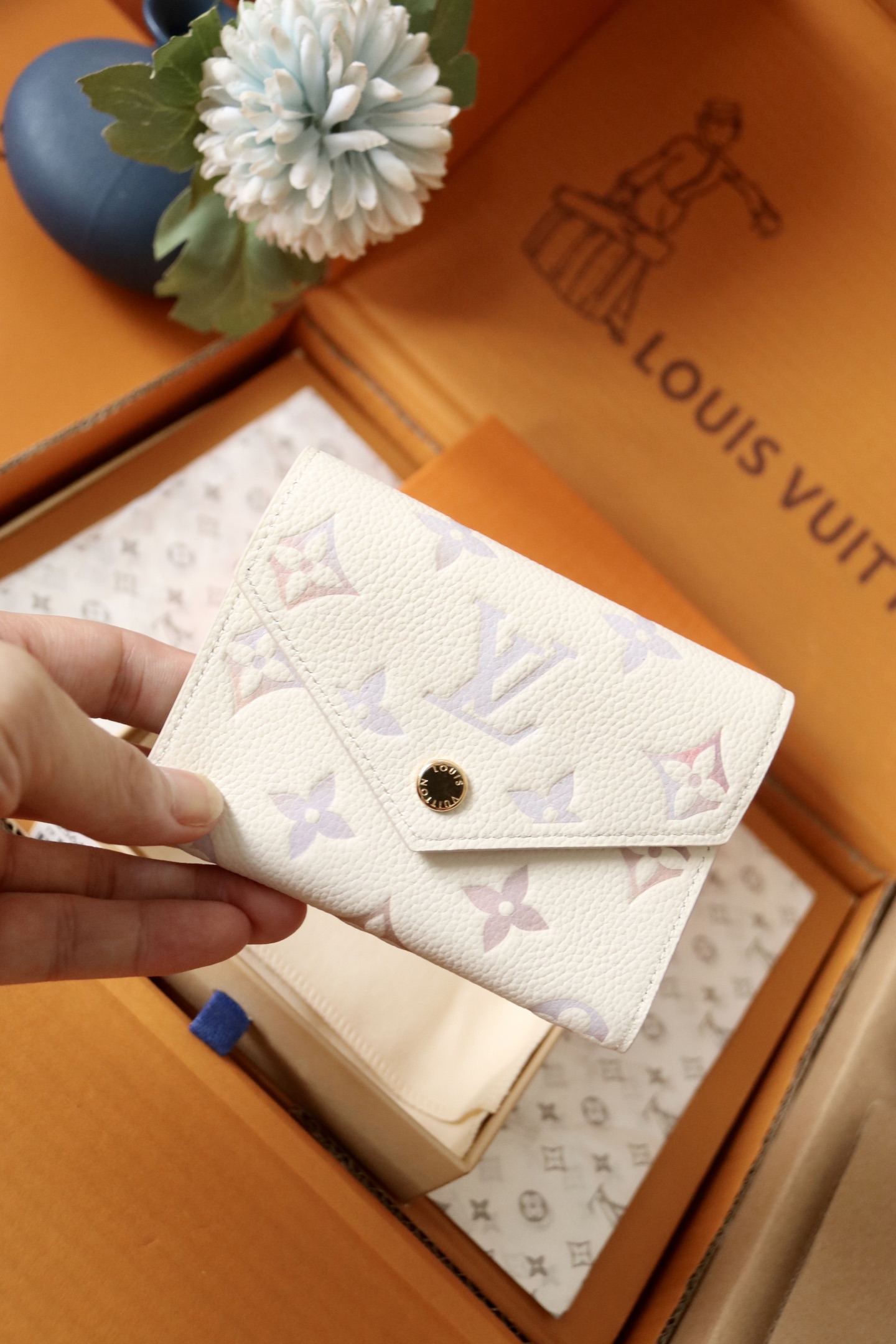 Louis Vuitton M25649 本款 Victorine