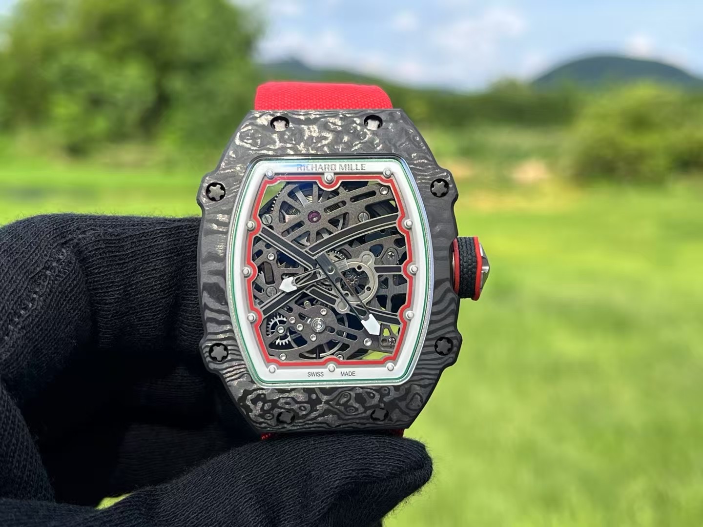 NO:541607,RICHARD MILLE RM67-02 Men's series ultra-thin integrated movement, original data 12-point winding wheel super-large kinetic energy storage, six-point original rotor automatic winding watch, wine barrel case is made of RICHARD MILLE's unique TT carbon fiber and TT fully automatic mechanical composite materials. While maintaining lightness, it has excellent impact resistance. It has a 38.70 mm/48mm diameter, an ultra-thin thickness of only 12.3mm hollow dial, sapphire mirror, and a back transparent. At the start of the 2017 London World Track and Field Championships, RICHARD MILLE tailored a RM 67-02 High for brand friends (also recognized as the king of high jump) Mutaz Essa Barshim  Jum (high jump), this watch is another reflection of the brand's charm, lighter and stronger, making it another outstanding sporty luxury watch of the brand. It is as light as the second layer of skin, giving the wearer a unique noble identity and commemorative meaning!  ,19860909RICHARD MILLE 理查米尔 RM67-02 男士系列超薄一体机芯,原装数据 12点发条轮超大动能储存,六点位原装摆陀 自动上弦腕表,酒桶表壳以RICHARD MILLE独有的TT碳纤维和TT全自动机械复合材料打造而成,在保持轻盈特性的同时,更具卓越的耐冲击性能,38.70 mm/48mm表径,超薄厚度只有12.3mm镂空表盘,蓝宝石镜面,背透.在2017年伦敦世界田径锦标赛开赛之时,RICHARD MILLE为品牌友人（也是公认的跳高之王）Mutaz Essa Barshim量身打造了一枚RM 67-02 High Jum（跳高）,此款腕表便是品牌魅力的再次体现更卓越、更轻盈、更坚固,令其成为了品牌的又一枚卓越的运动型豪华腕表,轻盈如第二层肌肤,赋予佩戴者独一无二的尊贵身份以及纪念意义！,,Watch