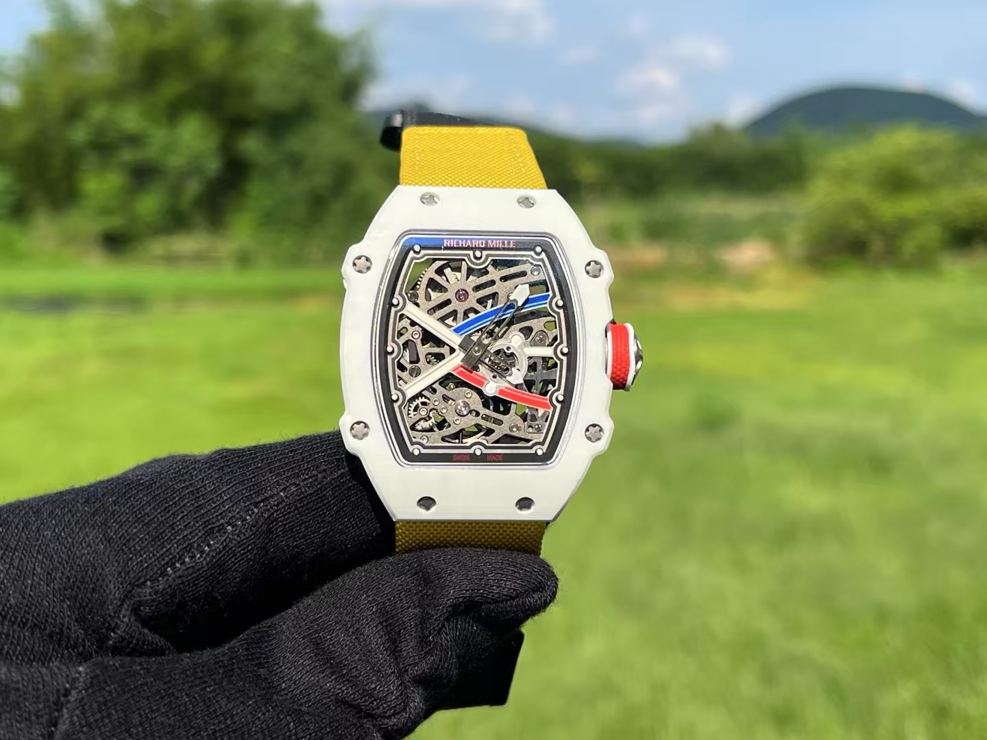 NO:337044,1.65w RICHARD MILLE RM67-02 Men's series ultra-thin integrated movement, original data 12-point winding wheel super-large kinetic energy storage, six-point original rotor automatic winding watch, wine barrel case is made of RICHARD MILLE's unique TT carbon fiber and TT fully automatic mechanical composite materials. While maintaining lightness, it has excellent impact resistance. 38.70 x 48mm watch diameter, ultra-thin thickness is only 12.3mm hollow dial, sapphire mirror, and back. At the start of the 2017 London World Track and Field Championships, RICHARD MILLE tailored a RM 67-02 High for brand friends (also recognized as the king of high jump) Mutaz Essa Barshim  Jum (high jump), this watch is another reflection of the brand's charm, lighter and stronger, making it another outstanding sporty luxury watch of the brand. It is as light as the second layer of skin, giving the wearer a unique noble identity and commemorative meaning!  ,198609091.65w RICHARD MILLE  理查米尔 RM67-02 男士系列超薄一体机芯,原装数据 12点发条轮超大动能储存,六点位原装摆陀 自动上弦腕表,酒桶表壳以RICHARD MILLE独有的TT碳纤维和TT全自动机械复合材料打造而成,在保持轻盈特性的同时,更具卓越的耐冲击性能,38.70 x 48mm表径,超薄厚度只有12.3mm镂空表盘,蓝宝石镜面,背透.在2017年伦敦世界田径锦标赛开赛之时,RICHARD MILLE为品牌友人（也是公认的跳高之王）Mutaz Essa Barshim量身打造了一枚RM 67-02 High Jum（跳高）,此款腕表便是品牌魅力的再次体现更卓越、更轻盈、更坚固,令其成为了品牌的又一枚卓越的运动型豪华腕表,轻盈如第二层肌肤,赋予佩戴者独一无二的尊贵身份以及纪念意义！,,Watch