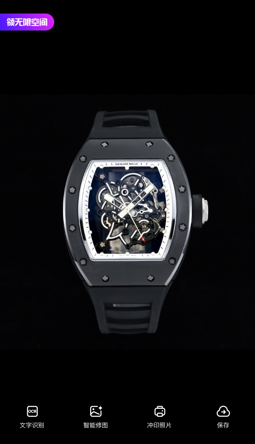 NO:337223,New innovation!  Upgraded double barrel, Richard Mill/RM (super welfare) redeveloped the original integrated double barrel integrated movement, with more stable quality!  1 The case is consistent with the original version. Black and white ceramic case, carbon fiber case. The case guide angle details are reduced and exactly the same as the original product. The bottom cover is reduced and the light-catching position is reduced. Only the glass light-catching position is convex, and the details are also one of the most suitable versions at present!  Upgrade a few details, more like the original genuine product. The 2 movement is redeveloped with the original RMUL2 integrated movement, the balance wheel of the double-barrel movement is clearly visible and moving. Say goodbye to the fake plywood movement!  3. The diameter and size of the watch are the same as the original version 49.90X42.70 mm, and the thickness is 13.5MM. 4. The watch mirror is made of sapphire crystal mirror, double anti-glare effect. 5. The strap is made of natural rubber strap!  6 original folding buckles. Richard Mill not only has exquisite watchmaking craftsmanship, but also advocates breaking through the existing rules and regulations, exploring new heights of watchmaking craftsmanship, and integrating new elements of the new century into traditional craftsmanship. Comfortable, shock-resistant, durable, precise and lightweight watches have become the first-class phenomenon brand in the watch industry. This Richard Mill RM is worthy of your possession.19860909新创新！升级版双发条盒, 理查米尔/ RM（超级福利）重新开发原装一体双发条盒一体机芯,品质更加稳定！ 1表壳采用与原版一致 黑 白色陶瓷表壳,碳纤维材质表壳,表壳导角细节改小与正品完全一致、底盖改小见光位,只凸出玻璃见光位、细节也是目前最对版本之一！升级几下几个细节,更像原装正品. 2机芯重新开发原装RMUL2一体机芯,双发条盒机芯摆轮清晰可见会动.告别一眼假的夹板机芯！ 3表径尺寸与原版一致49.90X42.70毫米,厚度为13.5MM 4表镜材质蓝宝石水晶镜面双防眩效果. 5表带材质天然橡胶表带！ 6表扣原装最新版本折叠扣. 理查米尔 不仅制表工艺精湛,忠于传统腕表精神,更主张突破现有的条条框框,探索制表工艺的新高度,将新世纪的新元素融入传统制工艺之中,舒适、抗震、耐用、精准又轻盈的腕表成为手表业界的‘一级现象级品牌.此款理查米尔 RM值得你拥有.,,Watch