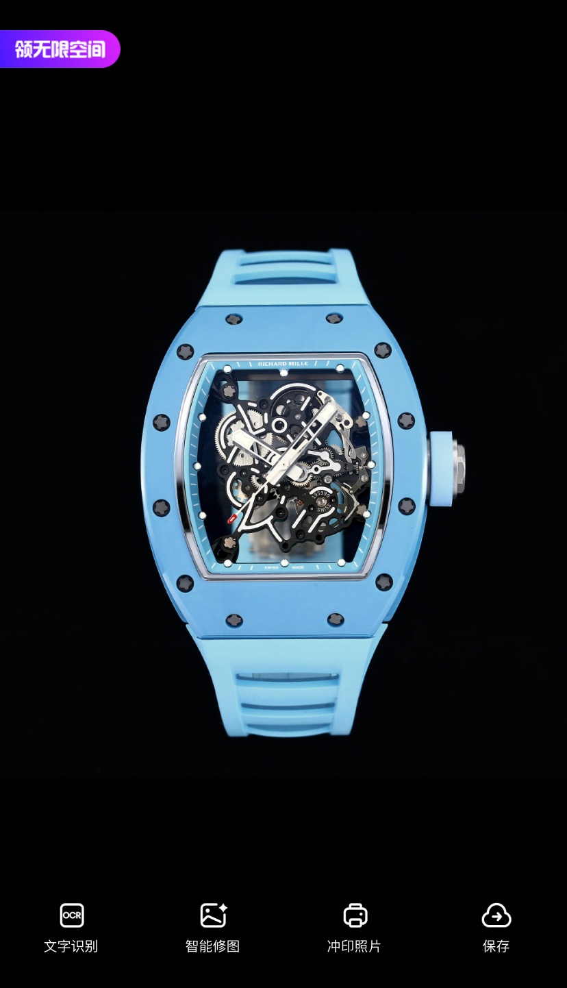 NO:337229,New innovation!  Upgraded double barrels, Richard Mill/RM (super welfare) redeveloped the original integrated double barrel movement, with more stable quality!  1 The case is consistent with the original version. Black and white ceramic case, carbon fiber case. The case guide angle details are reduced and exactly the same as the original product. The bottom cover is reduced and the light-catching position is reduced. Only the glass light-catching position is convex, and the details are also one of the most suitable versions at present!  Upgrade a few details, more like the original genuine product. The 2 movement is redeveloped with the original RMUL2 integrated movement, the balance wheel of the double-barrel movement is clearly visible and moving. Say goodbye to the fake plywood movement!  3. The diameter and size of the watch are the same as the original version 49.90X42.70 mm, and the thickness is 13.5MM. 4. The watch mirror is made of sapphire crystal mirror, double anti-glare effect. 5. The strap is made of natural rubber strap!  6 original folding buckles. Richard Mill not only has exquisite watchmaking craftsmanship, but also advocates breaking through the existing rules and regulations, exploring new heights of watchmaking craftsmanship, and integrating new elements of the new century into traditional craftsmanship. Comfortable, shock-resistant, durable, precise and lightweight watches have become the first-class phenomenon brand in the watch industry. This Richard Mill RM is worthy of your possession.19860909新创新！升级版双发条盒, 理查米尔 /RM（超级福利）重新开发原装一体双发条盒一体机芯,品质更加稳定！ 1表壳采用与原版一致 黑 白色陶瓷表壳,碳纤维材质表壳,表壳导角细节改小与正品完全一致、底盖改小见光位,只凸出玻璃见光位、细节也是目前最对版本之一！升级几下几个细节,更像原装正品. 2机芯重新开发原装RMUL2一体机芯,双发条盒机芯摆轮清晰可见会动.告别一眼假的夹板机芯！ 3表径尺寸与原版一致49.90X42.70毫米,厚度为13.5MM 4表镜材质蓝宝石水晶镜面双防眩效果. 5表带材质天然橡胶表带！ 6表扣原装最新版本折叠扣. 理查米尔 不仅制表工艺精湛,忠于传统腕表精神,更主张突破现有的条条框框,探索制表工艺的新高度,将新世纪的新元素融入传统制工艺之中,舒适、抗震、耐用、精准又轻盈的腕表成为手表业界的‘一级现象级品牌.此款理查米尔 RM值得你拥有.,,Watch