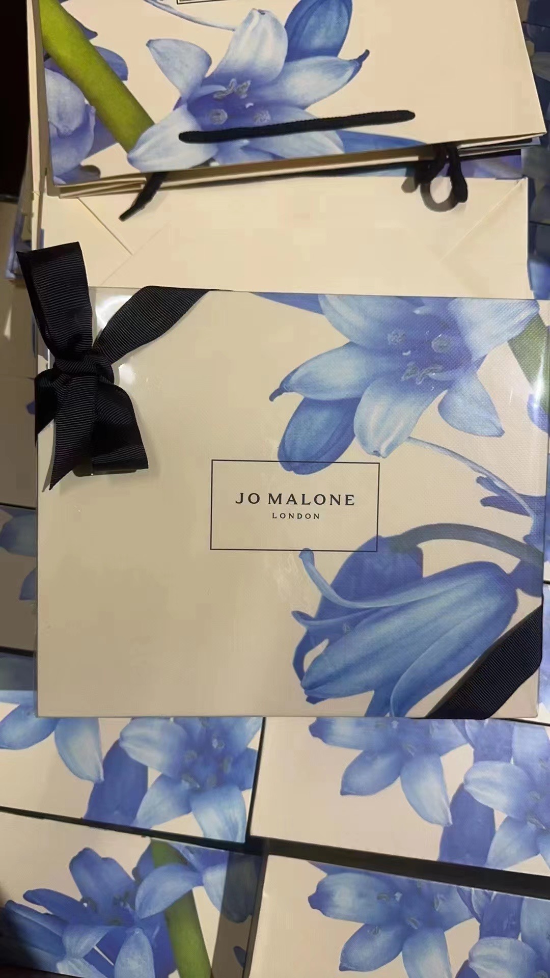 Juego de tres piezas de fragancia corporal de Jo Malone, patrón azul, campanilla azul: loción corporal 250ml, gel de du…