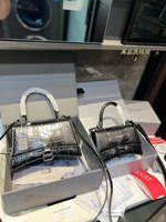 Balenciaga Hourglass Bags Find replica
 Cowhide Fashion