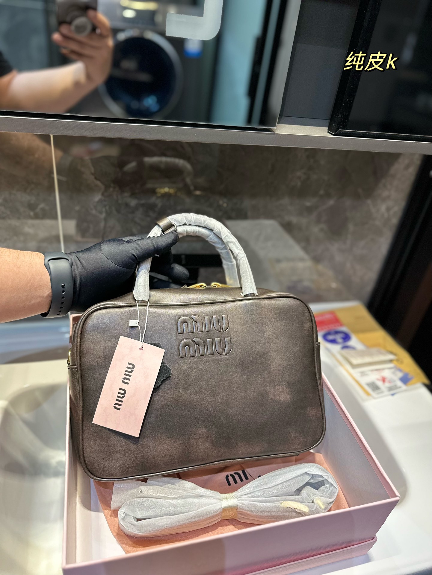 Vintage Miumiu Bowling Briefcase in Cow Skin from the ’90s, Size 34.22 - 图片 3