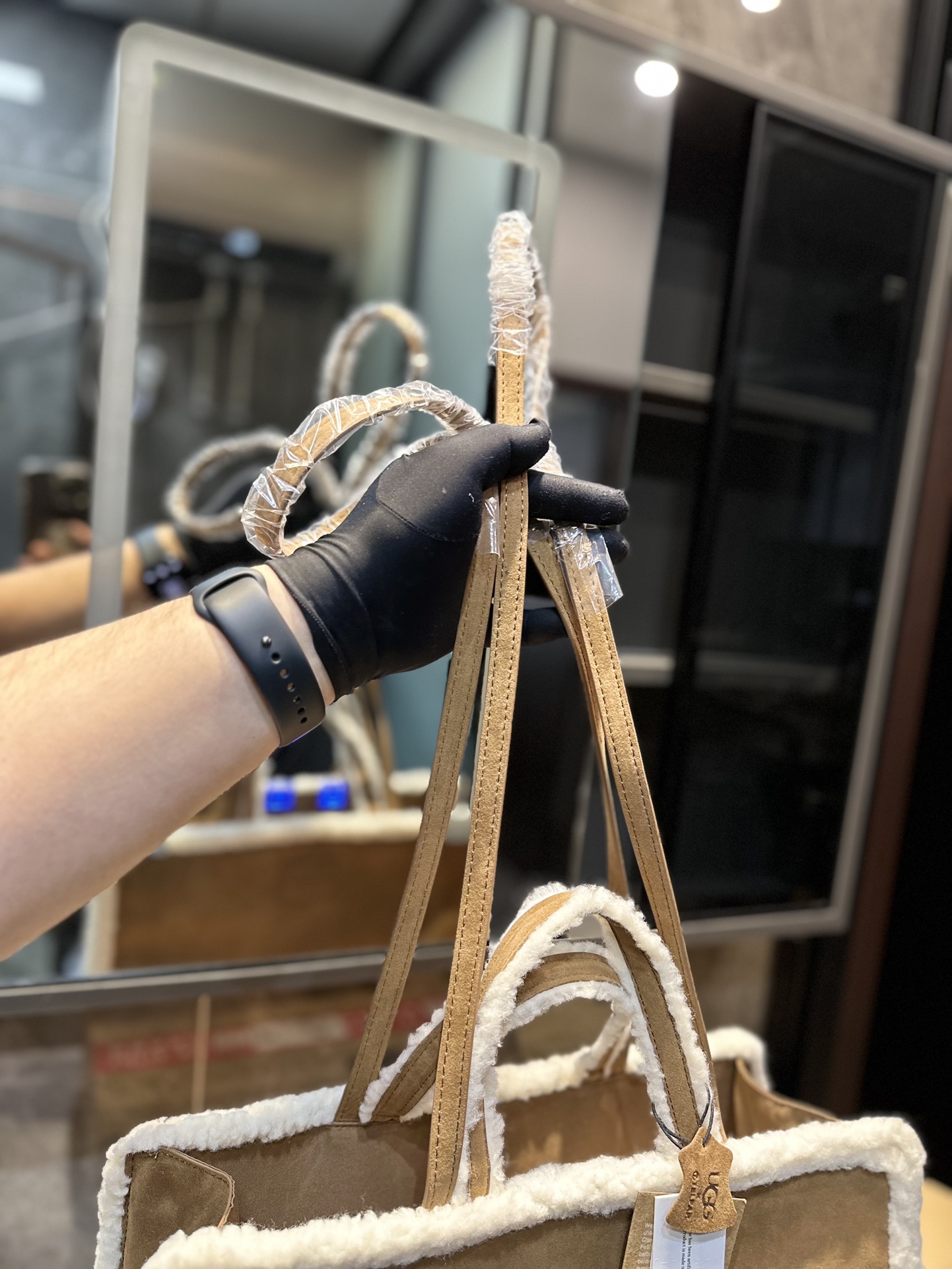 Luxury Lamb Wool Bag: High-Quality 1:1 Design for Fashion Enthusiasts This Year - 图片 8