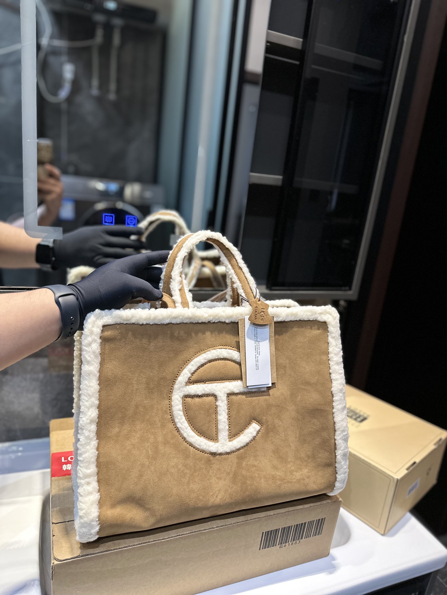 Luxury Lamb Wool Bag: High-Quality 1:1 Design for Fashion Enthusiasts This Year - 图片 3