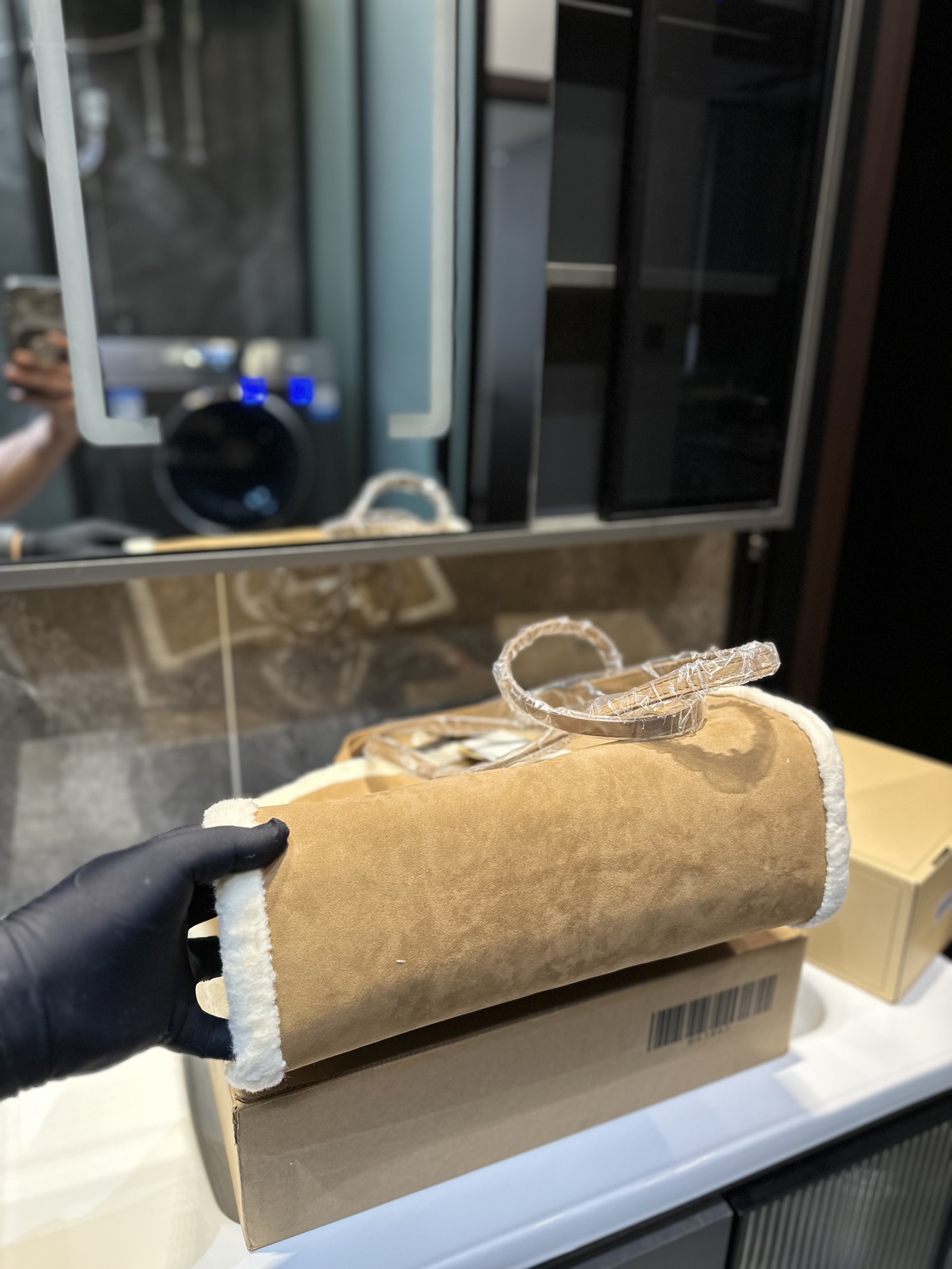 Luxury Lamb Wool Bag: High-Quality 1:1 Design for Fashion Enthusiasts This Year - 图片 7