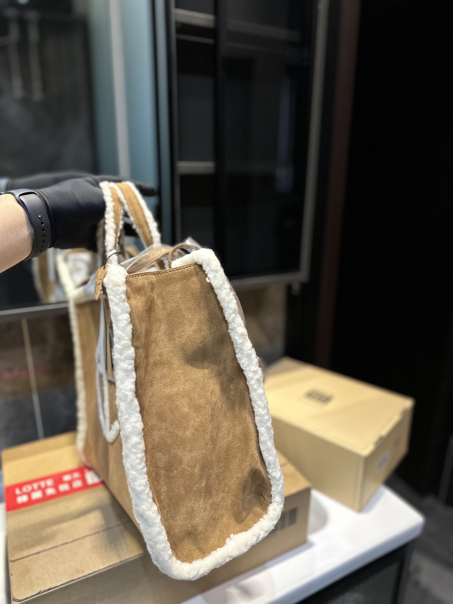 Luxury Lamb Wool Bag: High-Quality 1:1 Design for Fashion Enthusiasts This Year - 图片 5