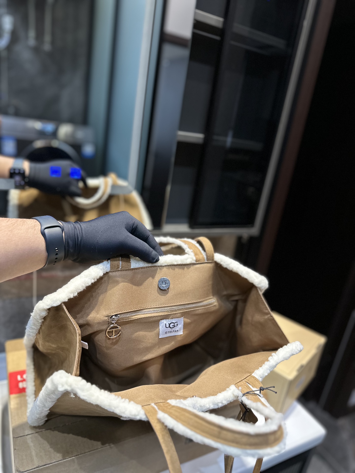 Luxury Lamb Wool Bag: High-Quality 1:1 Design for Fashion Enthusiasts This Year - 图片 9