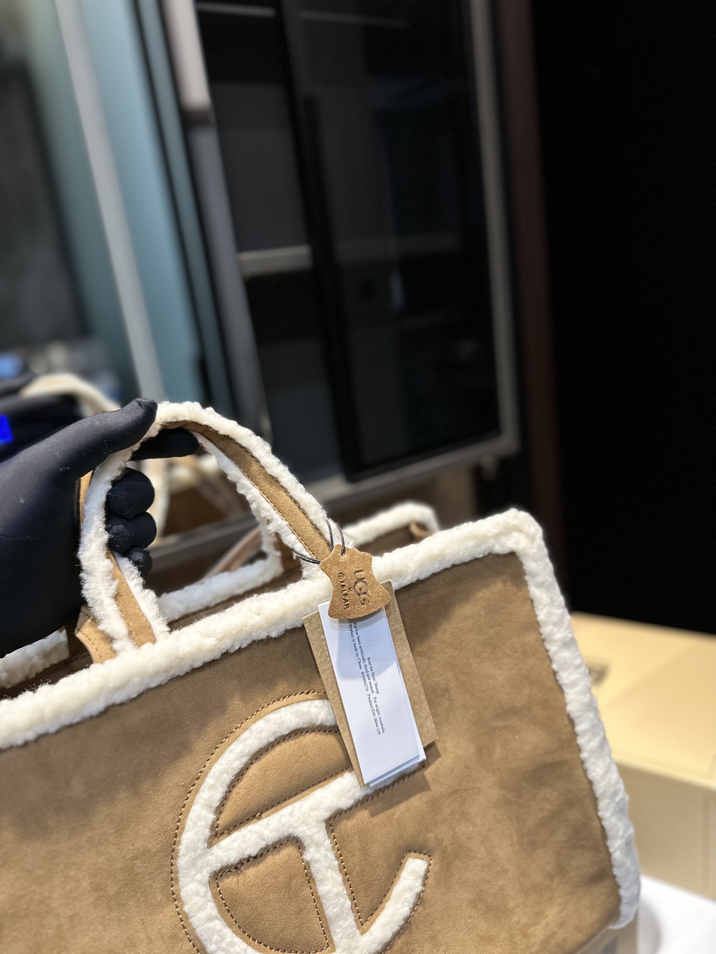 Luxury Lamb Wool Bag: High-Quality 1:1 Design for Fashion Enthusiasts This Year - 图片 4