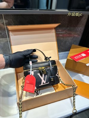 Louis Vuitton Cosmetic Bags Vanity Casual