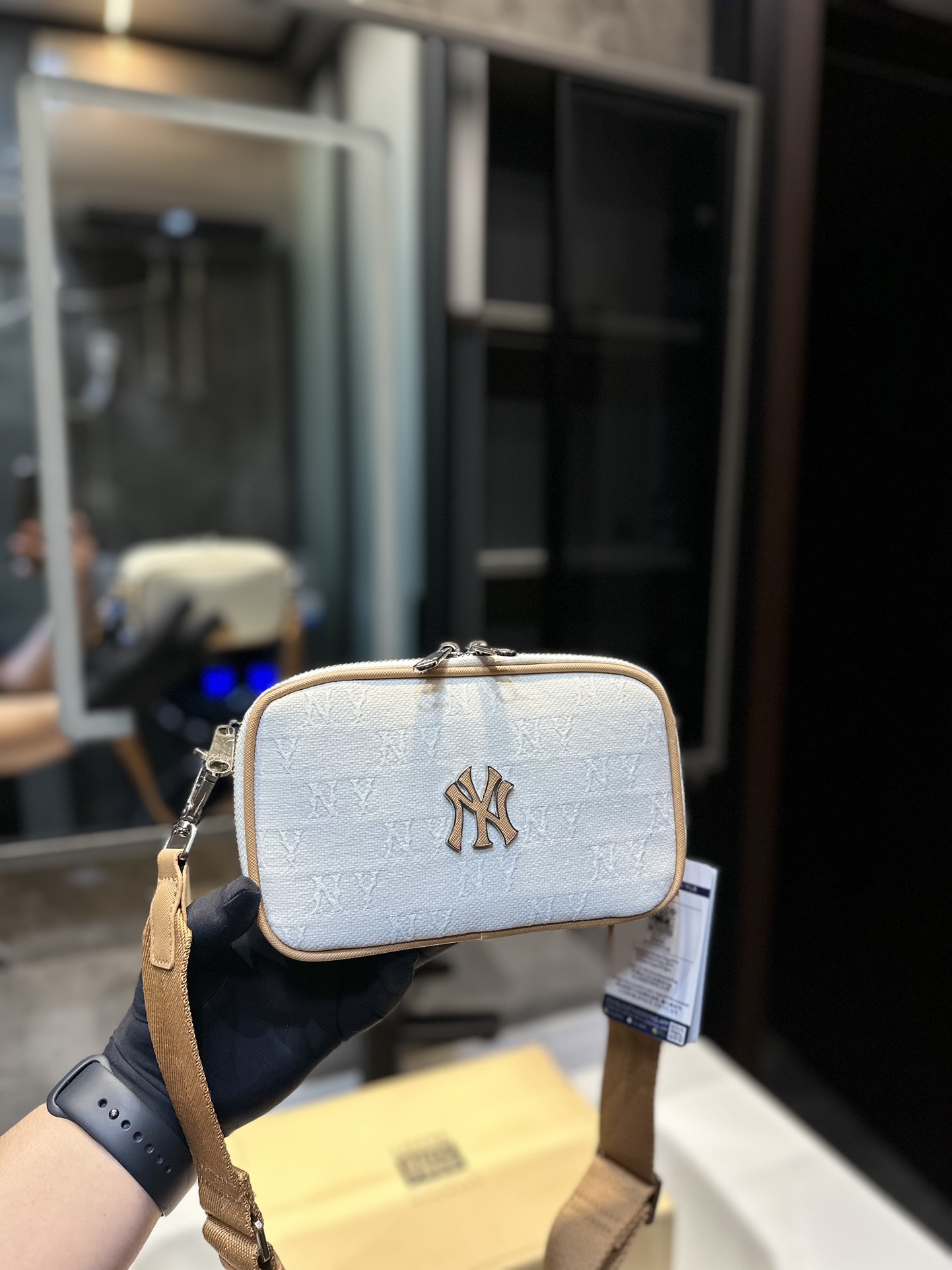 MLB NY Canvas Camera Bag with One-Shoulder Strap, Yankees Design, Vintage Floral Pattern, Size 19cm - 图片 2