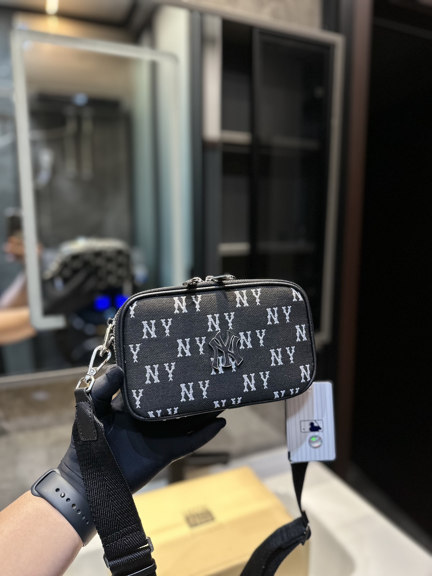 MLB NY Canvas Camera Bag with One-Shoulder Strap, Yankees Design, Vintage Floral Pattern, Size 19cm - 图片 1