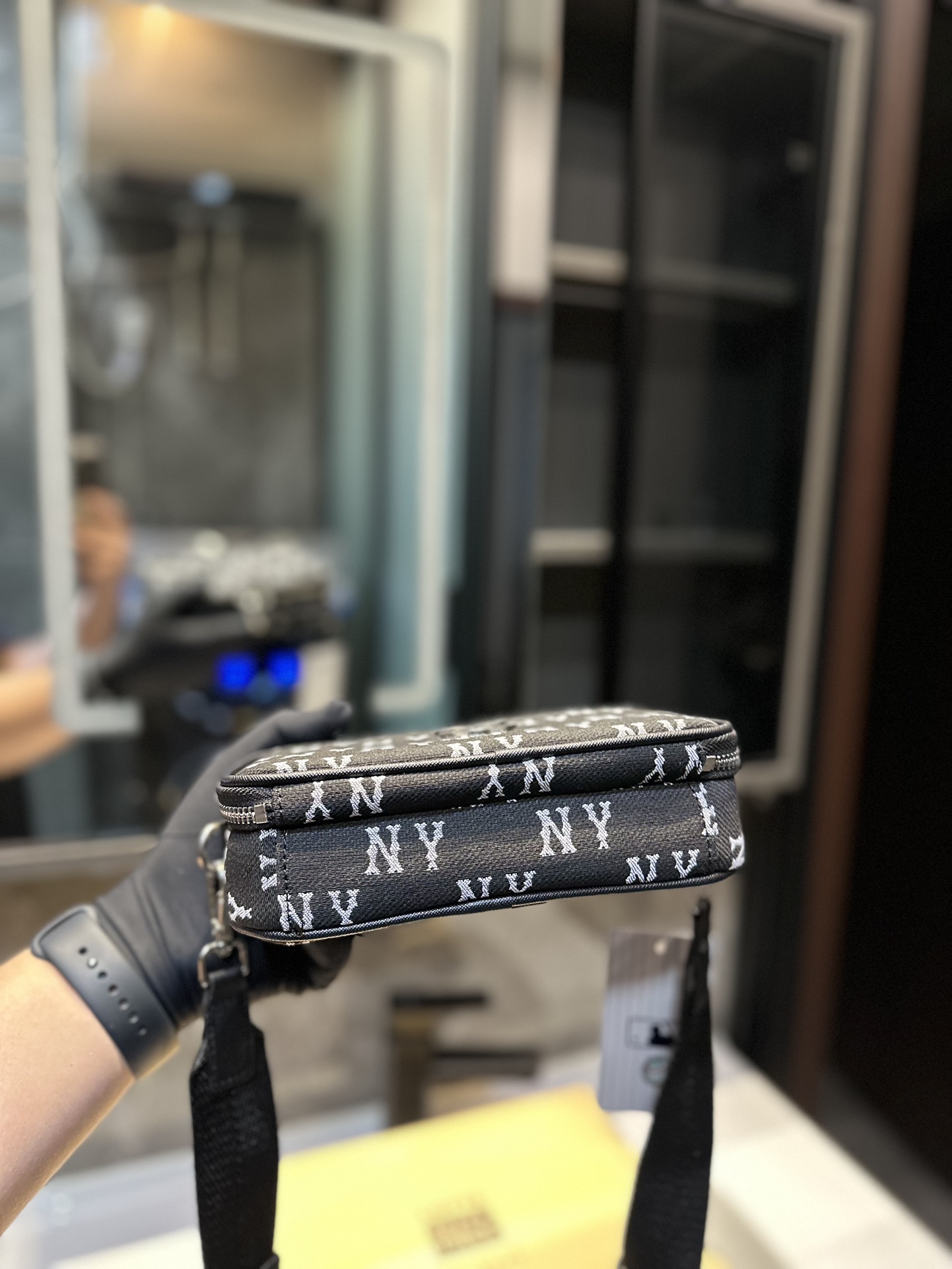 MLB NY Canvas Camera Bag with One-Shoulder Strap, Yankees Design, Vintage Floral Pattern, Size 19cm - 图片 6