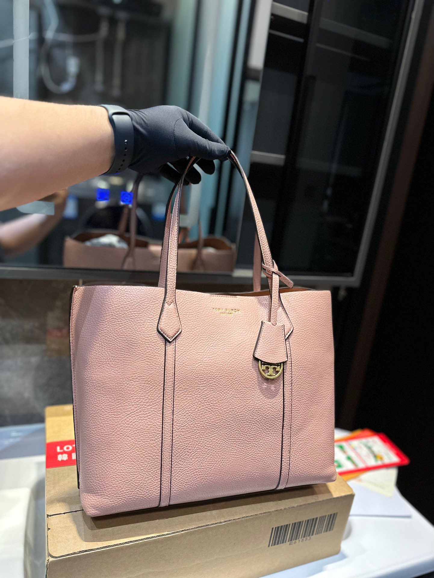 Tory Burch Handbags Tote Bags Buy best quality Replica
 Calfskin Cowhide Vintage