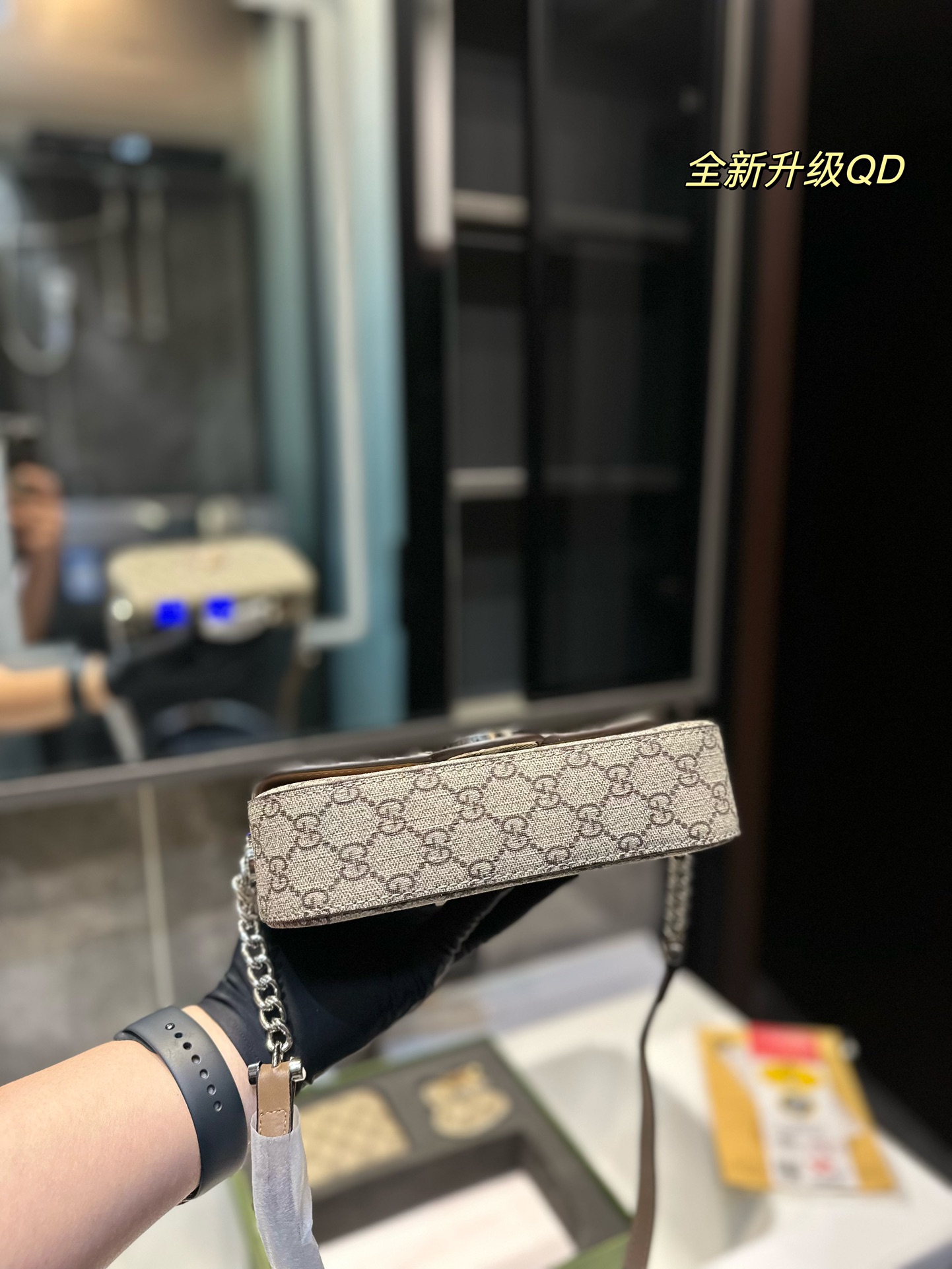 GUCCI Petite GG Mini-Shoulder Pack: Soft Shapes, Top Zipper, Modifiable Leather Shoulder Belts - 图片 5