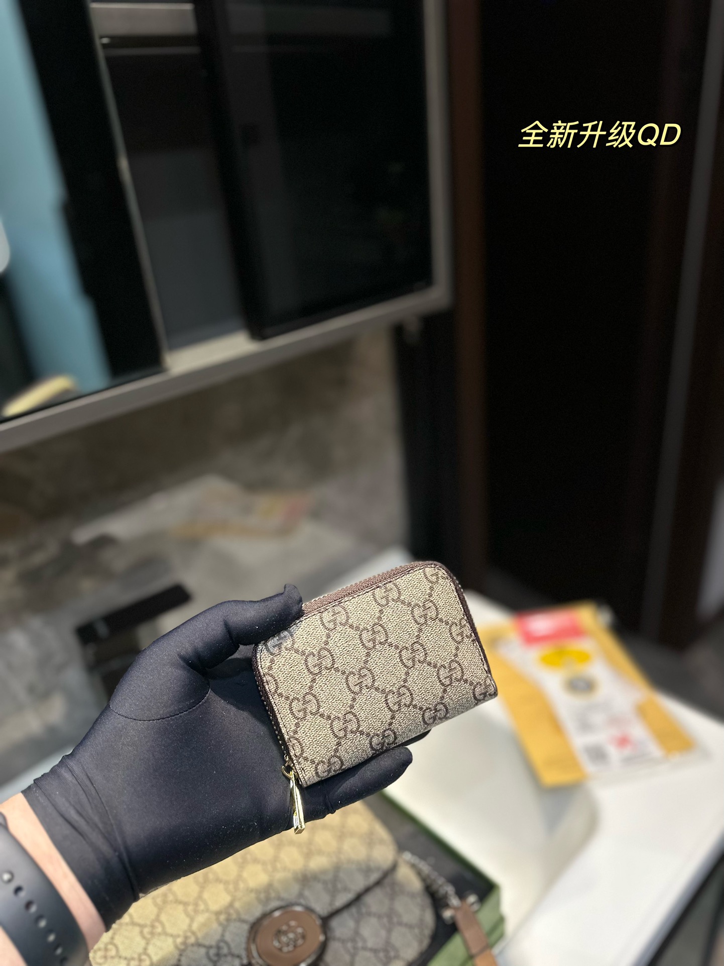 GUCCI Petite GG Mini-Shoulder Pack: Soft Shapes, Top Zipper, Modifiable Leather Shoulder Belts - 图片 9