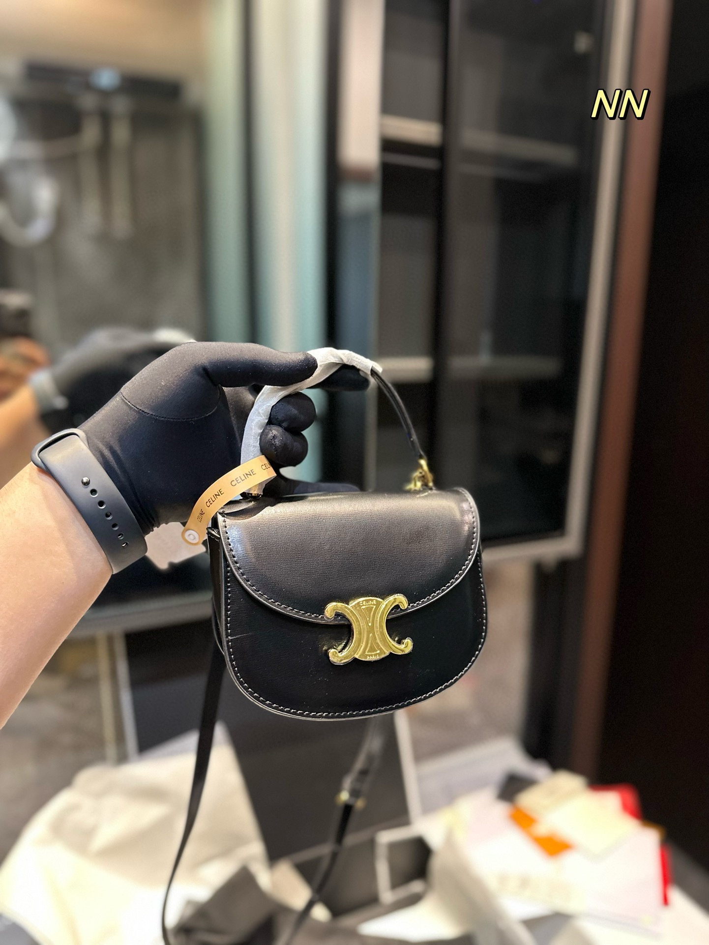 ❤️💰380(礼盒包装)❤️ Celine 赛琳马鞍包 精致包时尚凹凸造型单品 拿来当配饰也是极好的时髦可爱的不要不要的 尺寸:16 12