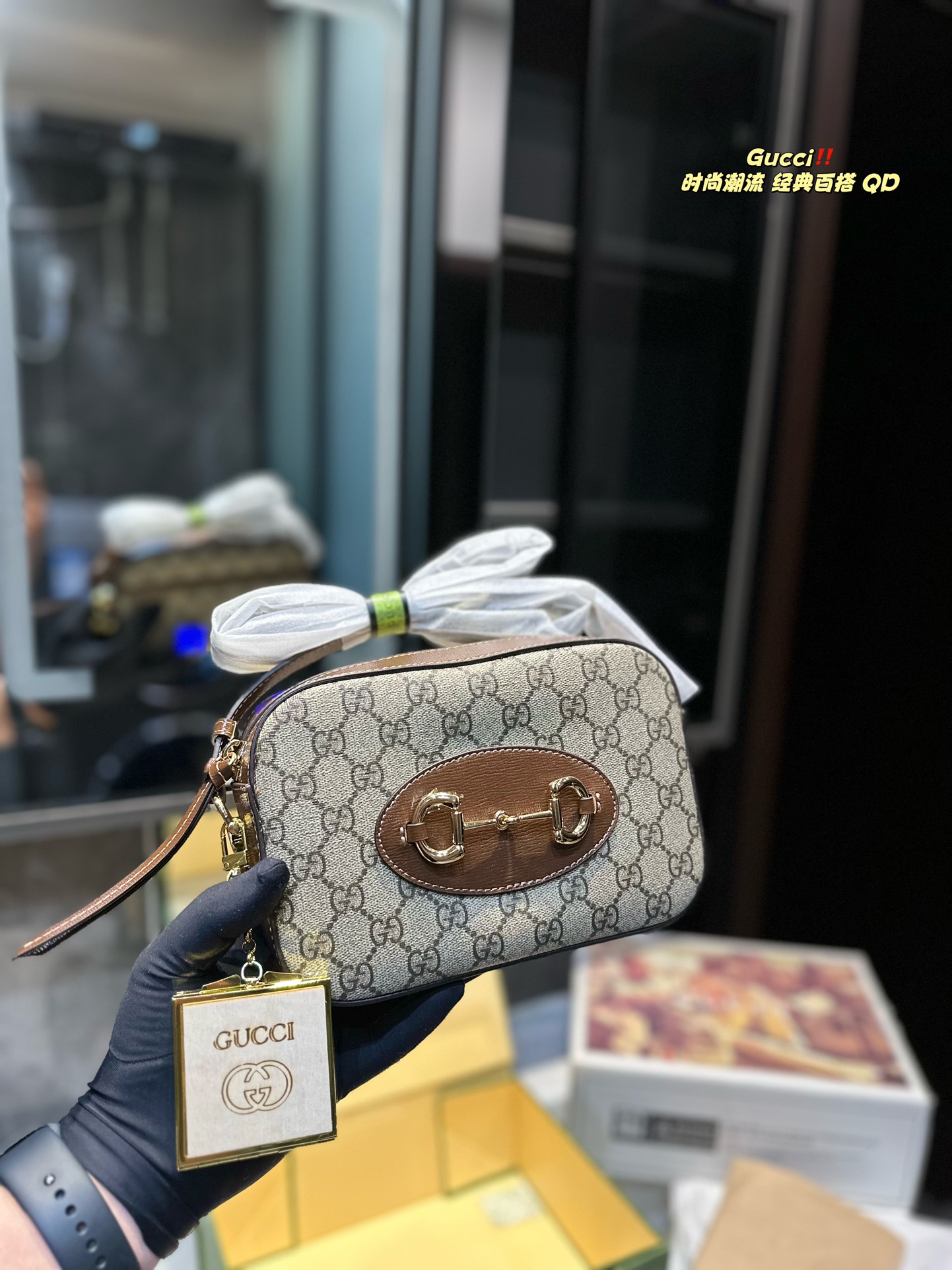 Gucci Torby na aparat Torby typu crossbody i na ramię Beżowy Złoto Płótno Bawełna 1955