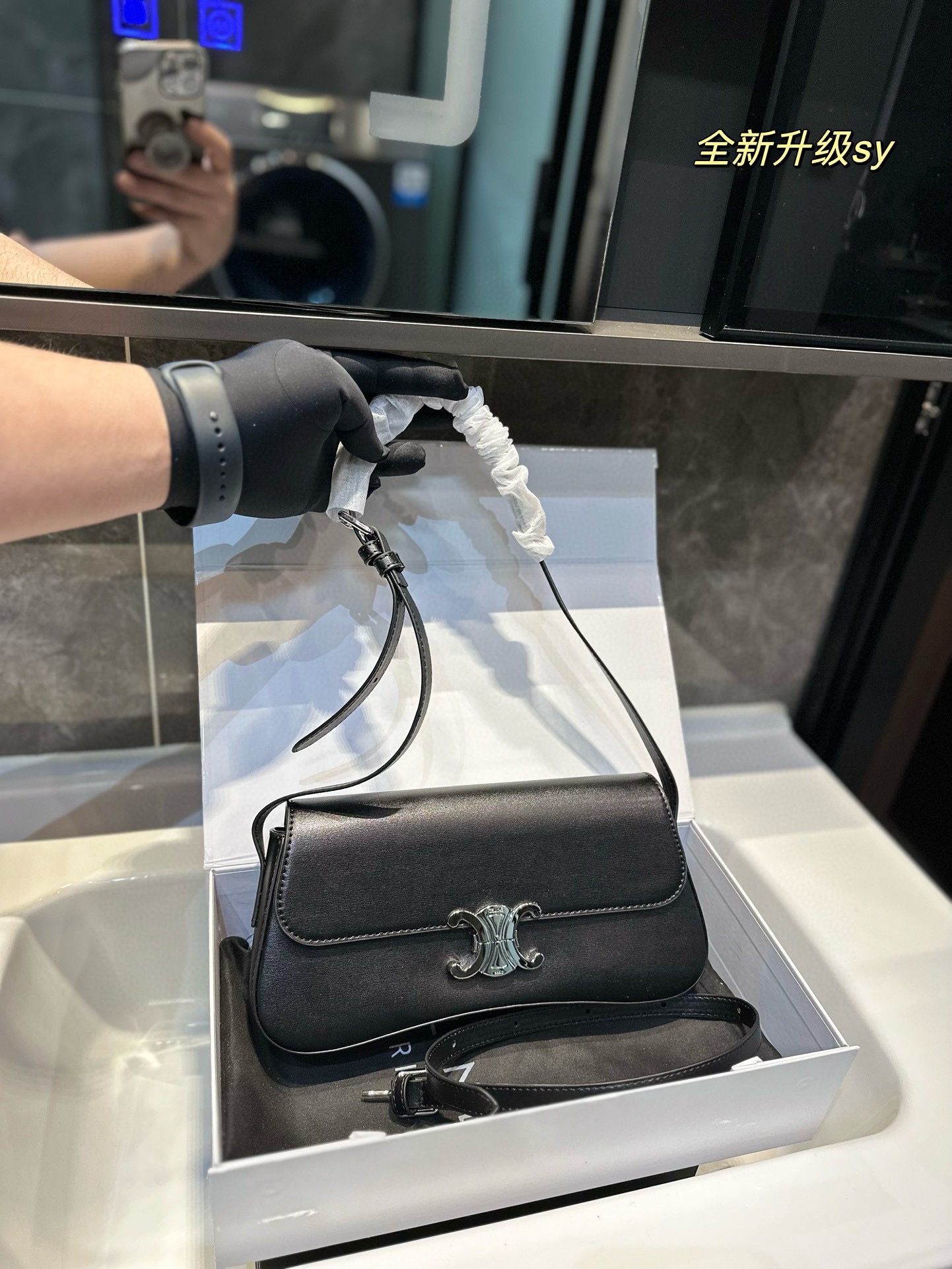 ❤️💰295(折叠礼盒)❤️ 塞林腋下包 最近发现 复古风潮 持续升温Lisa作为Celine亚洲唯一代言人Celine老花 出镜率都很高!高级感超强!尺寸28.12cm