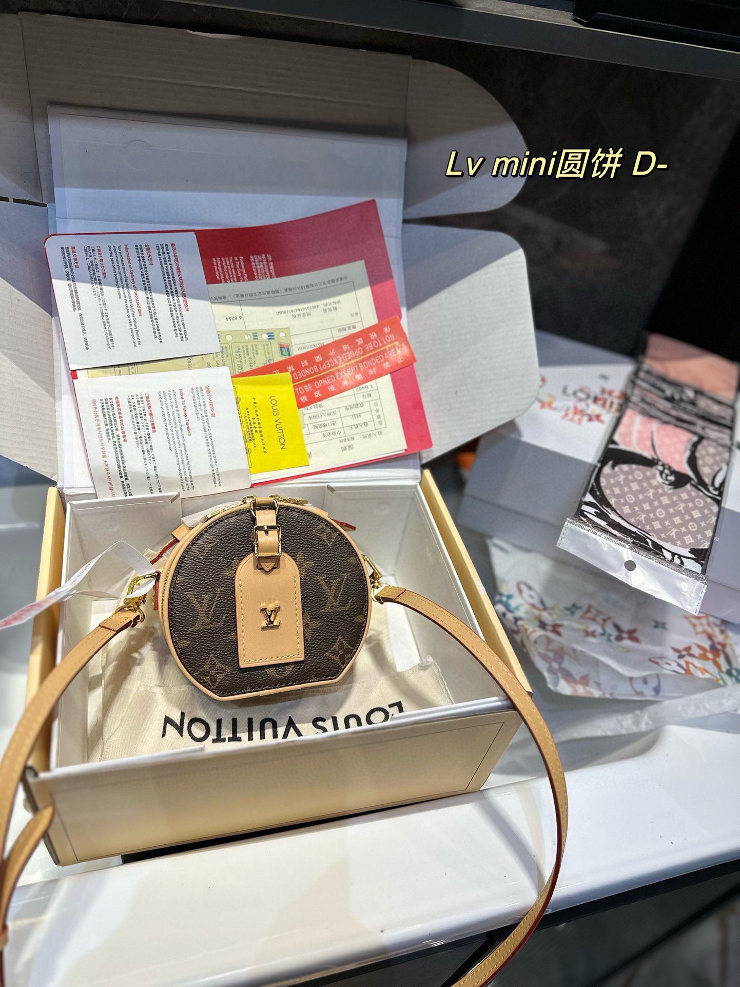 Louis Vuitton Taschen Zylinder und Rundtaschen Mini
