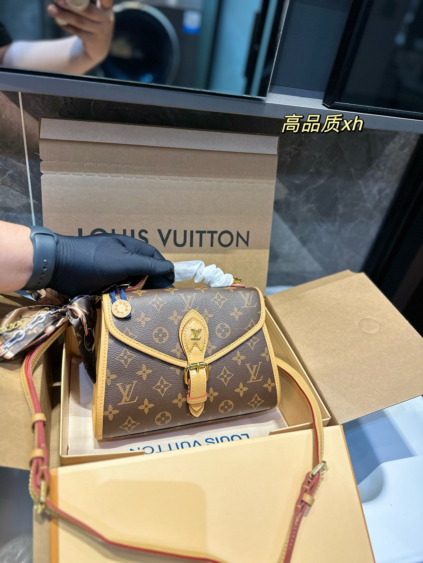 Louis Vuitton Taschen Umhängetaschen  & Schultertaschen Monogram Reverse Kalbsleder Leinwand Rindsleder