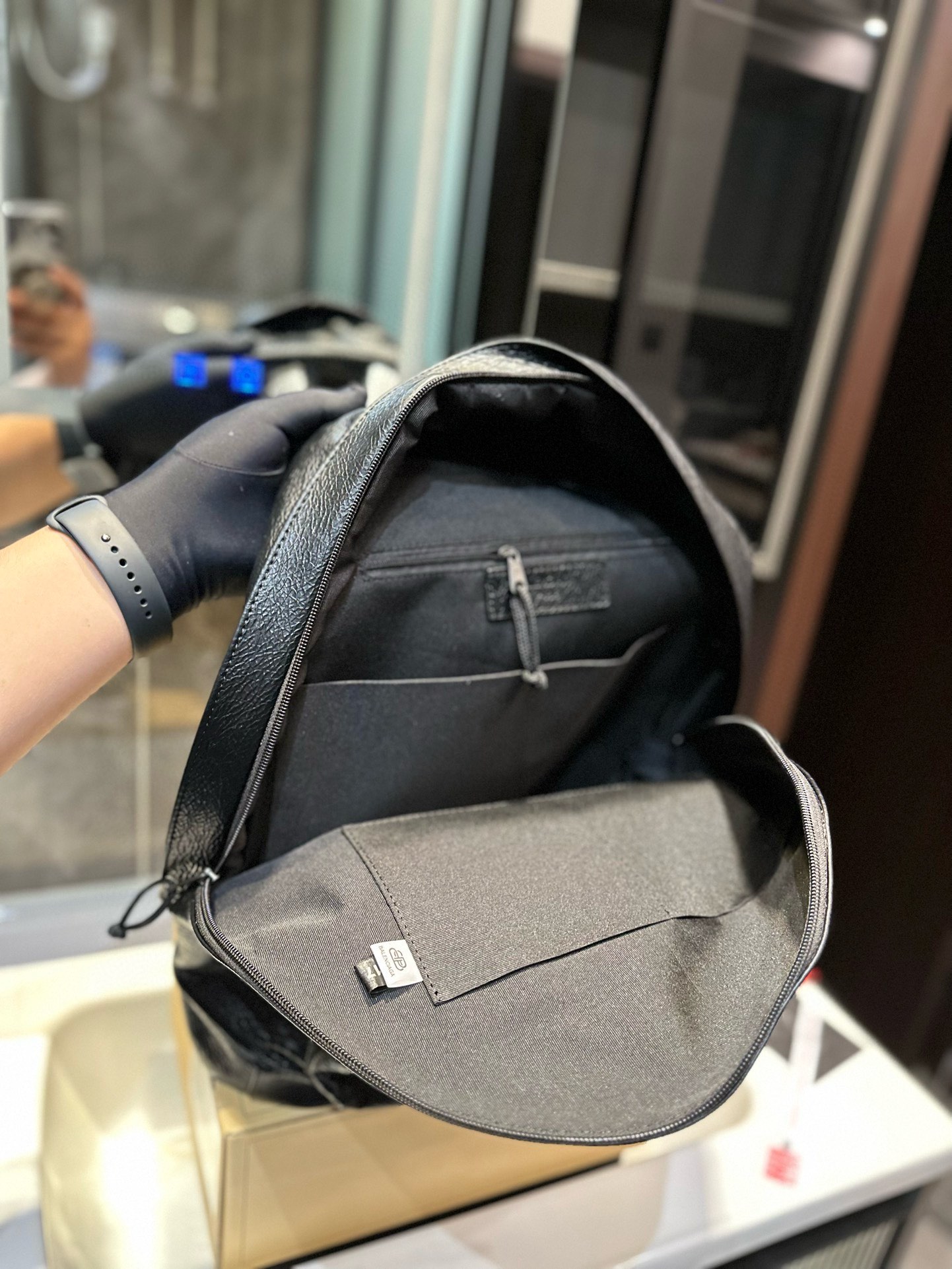 Stylish Parisian Balenciaga Double-Shoulder Bag with Customized Design and Waterproof Zipper - 图片 9