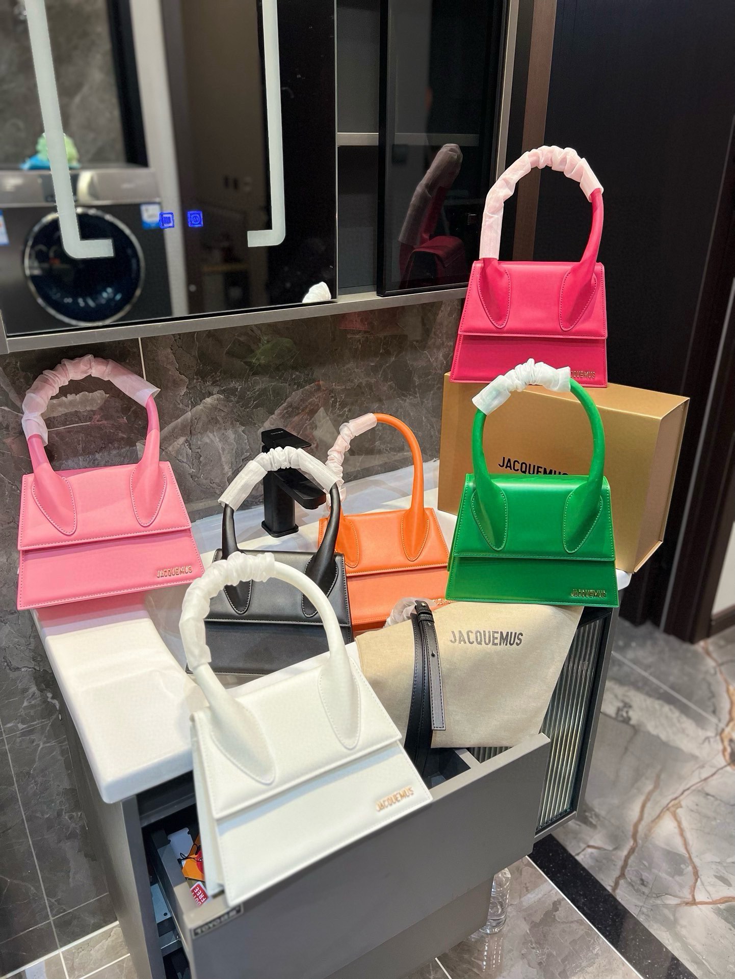 ❤️Large 135 (scatola regalo pieghevole) ❤️ Il super popolare Jacquemus͚ è qui ~ È difficile ottenere un vero e proprio stock ~ Il geniale designer ha detto che non gli piace prestare troppa attenzione ai dettagli, quindi le sue opere hanno un semi -Il sapore definito, dimensione di stile romantico francese 24.18