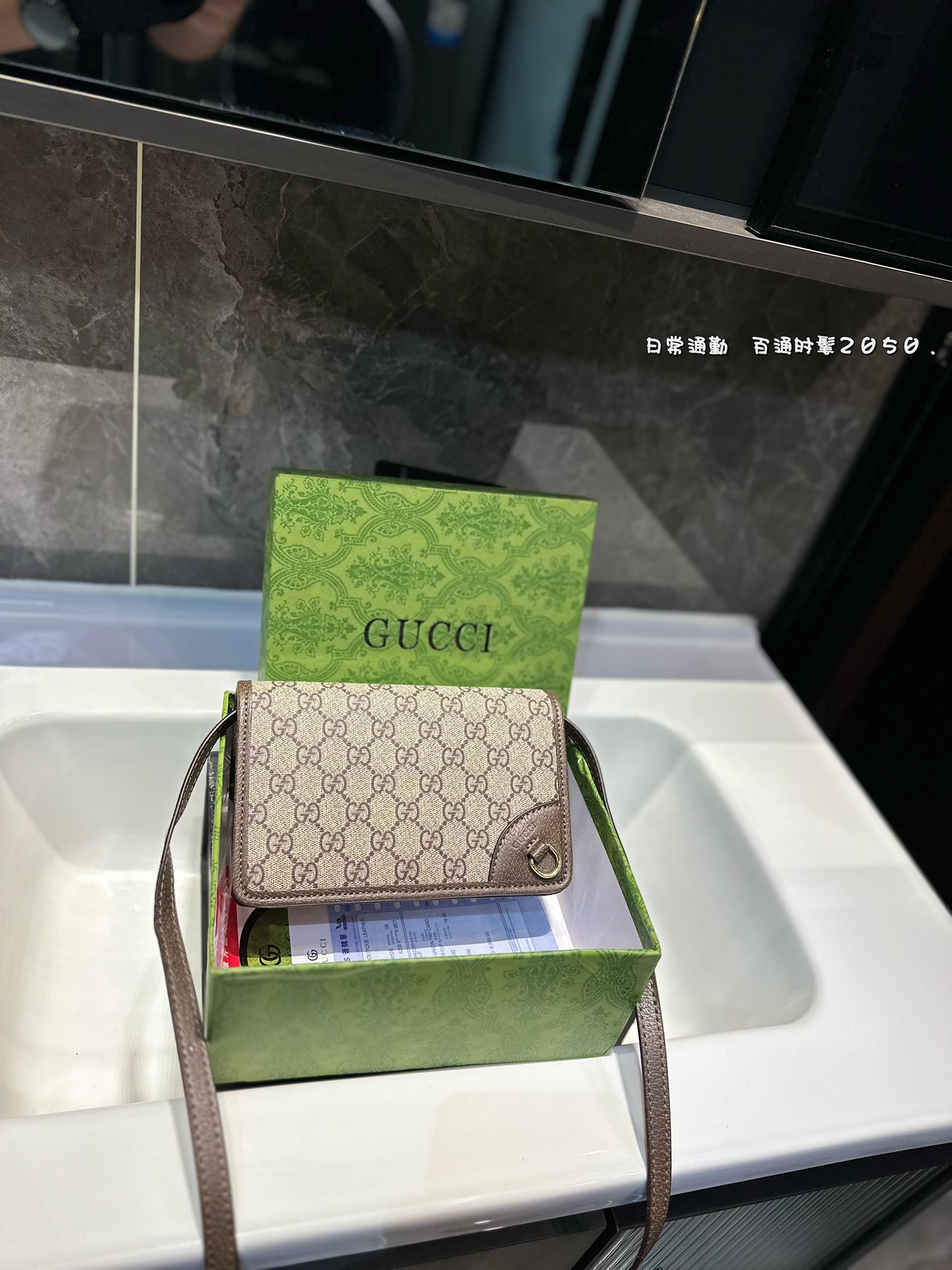Gucci Emblem Crossbody Bag - Versatile Design with Gift Box (20*12)