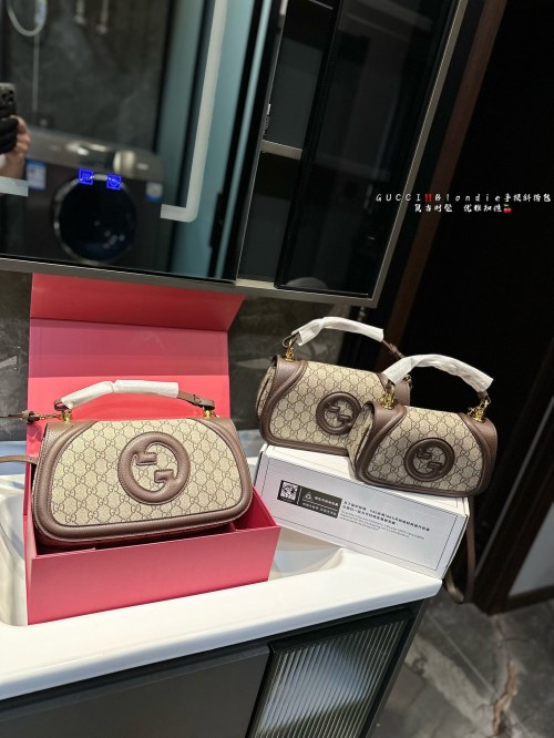 Gucci Blondie Interlocking G Handbag: Retro Style Meets Modern Elegance 1 Gucci Blondie Interlocking G Handbag: Retro Style Meets Modern Elegance