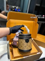 ❤️ (gift box packaging) ❤️LV fortune bucket bag has a counter logo. It is highly popular with a long history, gorgeous and full of entry-level light and mature style, exquisite and elegant, and quality comparison. The original replica leather velvet inner perfect storage of accompanying items, one shoulder, slanted She is a versatile and elegant bag with a wide range of women. She is 15 17 1 ❤️ (gift box packaging) ❤️LV fortune bucket bag has a counter logo. It is highly popular with a long history, gorgeous and full of entry-level light and mature style, exquisite and elegant, and quality comparison. The original replica leather velvet inner perfect storage of accompanying items, one shoulder, slanted She is a versatile and elegant bag with a wide range of women. She is 15 17