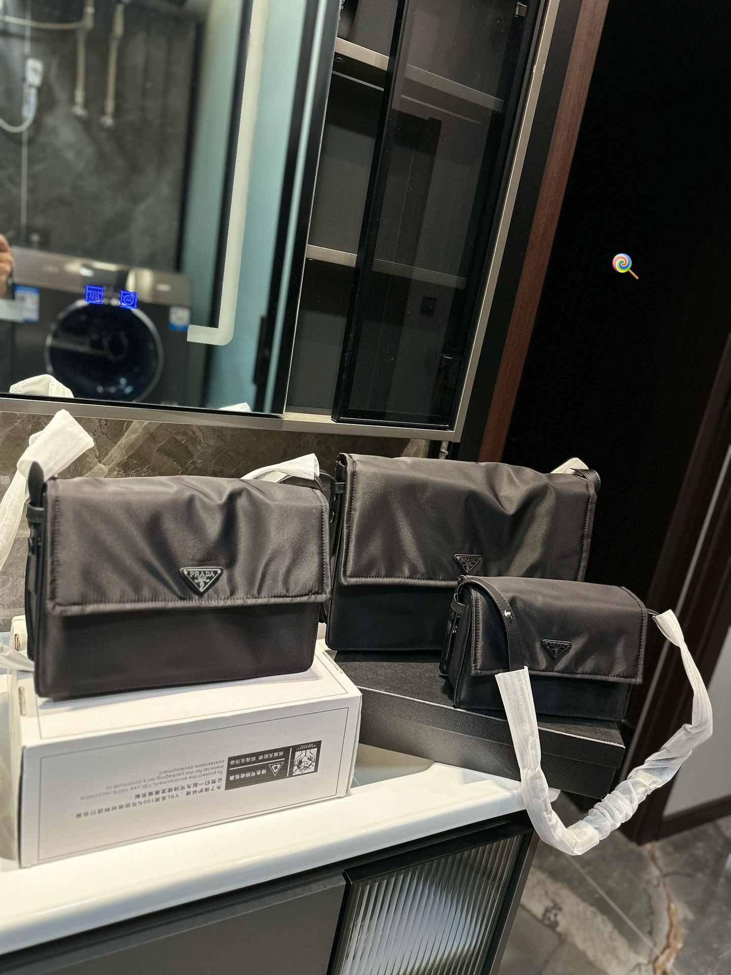 ❤️p165p160p160 (confezione in confezione regalo)❤️La borsa Prada di seconda mano è adatta sia per gli uomini che per le donne per il pendolarismo La borsa a tracolla Prada è versatile per il pendolarismo Questa borsa a tracolla Prada in nylon è molto leggera e può trasportare oggetti di fascia alta e prodotti di alta qualità. Può essere utilizzato sia da uomini che da donne. La dimensione perfetta per la tua schiena, non essere troppo figo quando lo porti! #borsapreferita #lamiaborsadisecondamanopreferita