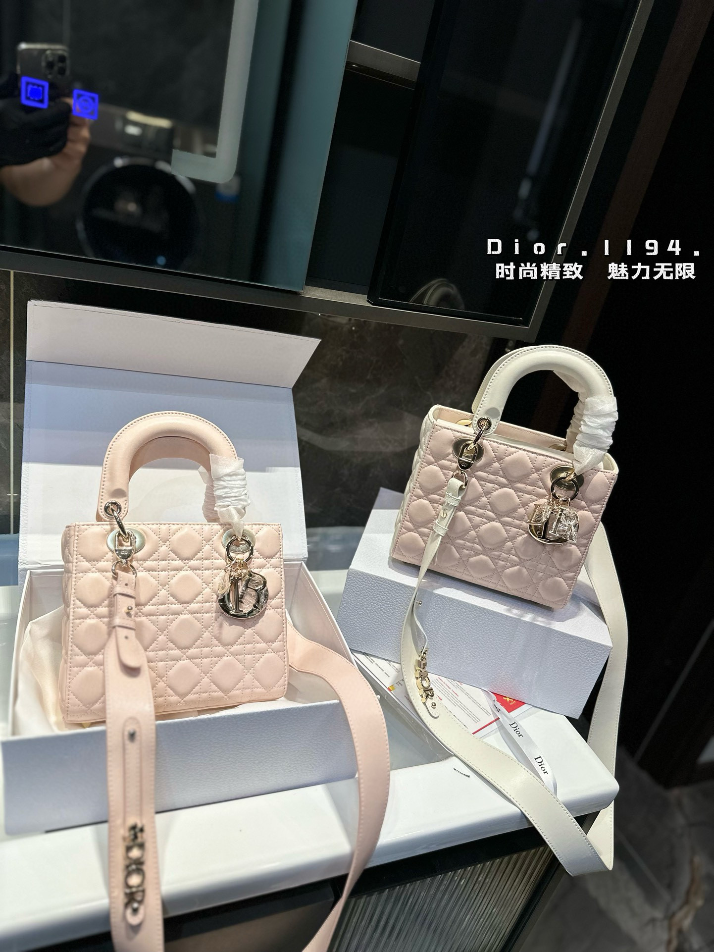 ❤️p165 (confezione da regalo) ❤️Dior Serie Classic 4-Grid Virgin Bag di qualità High-End La pelle originale puoi confrontare i dettagli del bancone a volontà e spedire esclusivamente con il primo lotto di foto reali della versione di fascia alta La versione è una serie reale.