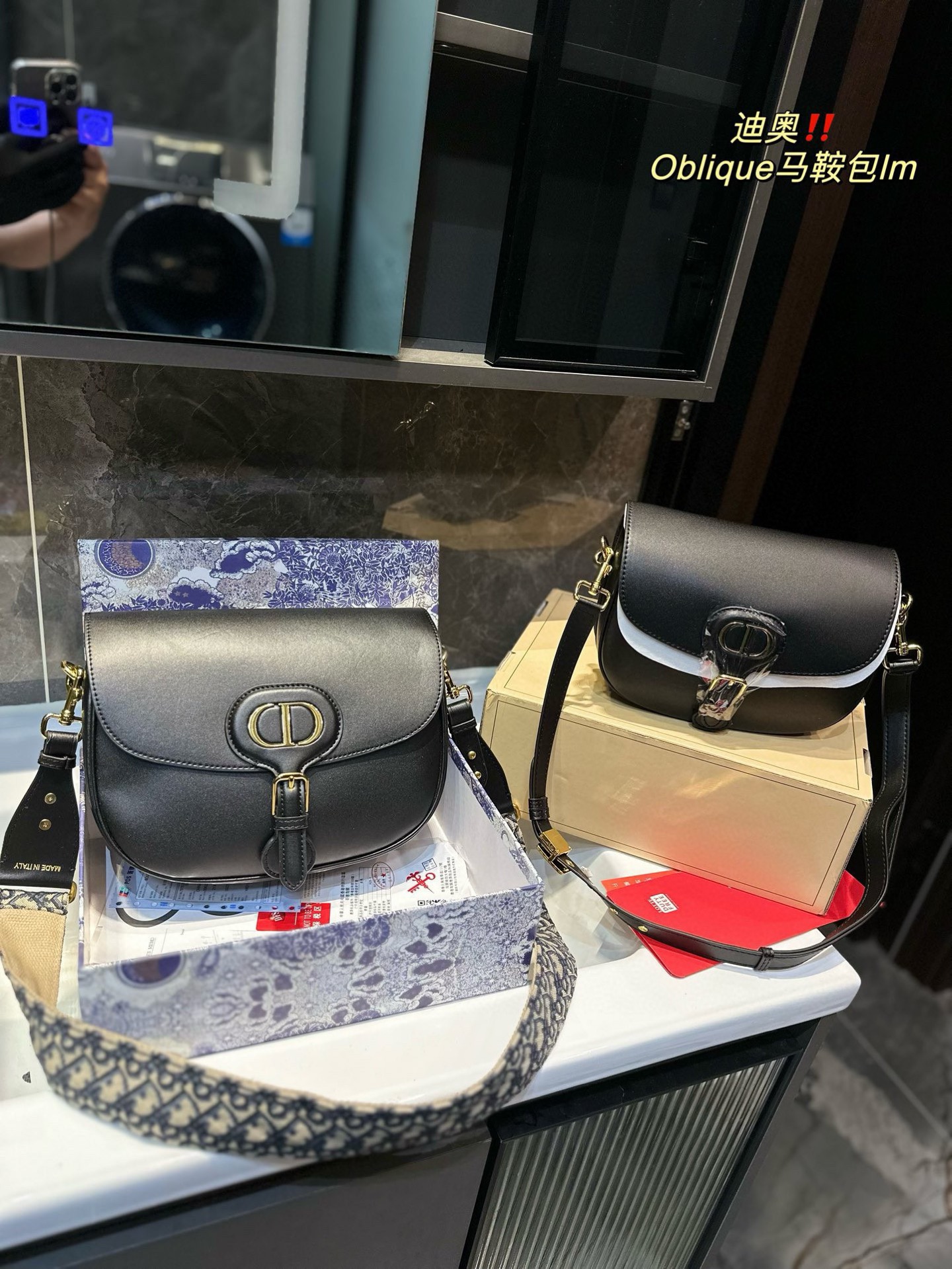 ❤️p175 /p165 (confezione da regalo) ❤️ Il CD originale del bambino · DIO POSTMAN BAG ACCESSORI DI METALE ANTI ANTI ANTICI ORIGINALI, possono essere trasportati sulla spalla o la traversa. 19SS Dior Oblique ha rilasciato una borsa a traversa piatta a basso tasto ~ Riesco a tirar fuori questo aspetto a colpo d’occhio! Alla moda e retrò, abbinato a uno stile di borsa da postino, è facile e casual nella inclinazione o dietro la parte posteriore, ed è pigro con stile! Dimensione 23.15  /19.10