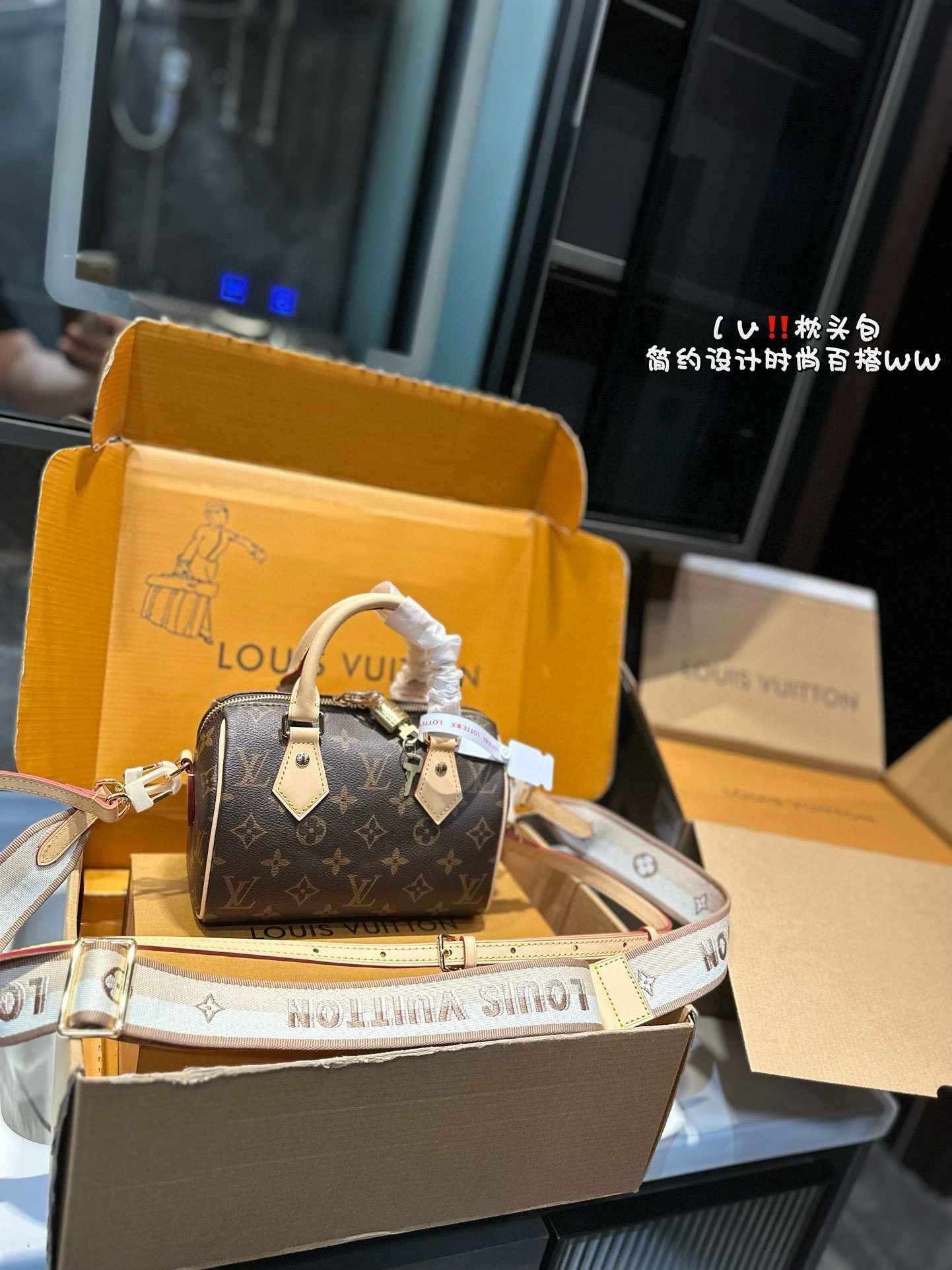 ❤️p205 (confezione da regalo) ❤️LV sacca per cuscinetti rapidi Questa borsetta in pensione è realizzata con iconico tessuto presbiteriano LV ed è abbinato a lussuoso rivestimento per vacche in cambio di colori, classico e senza tempo. Design di aspetto elegante e basso e spaziosi