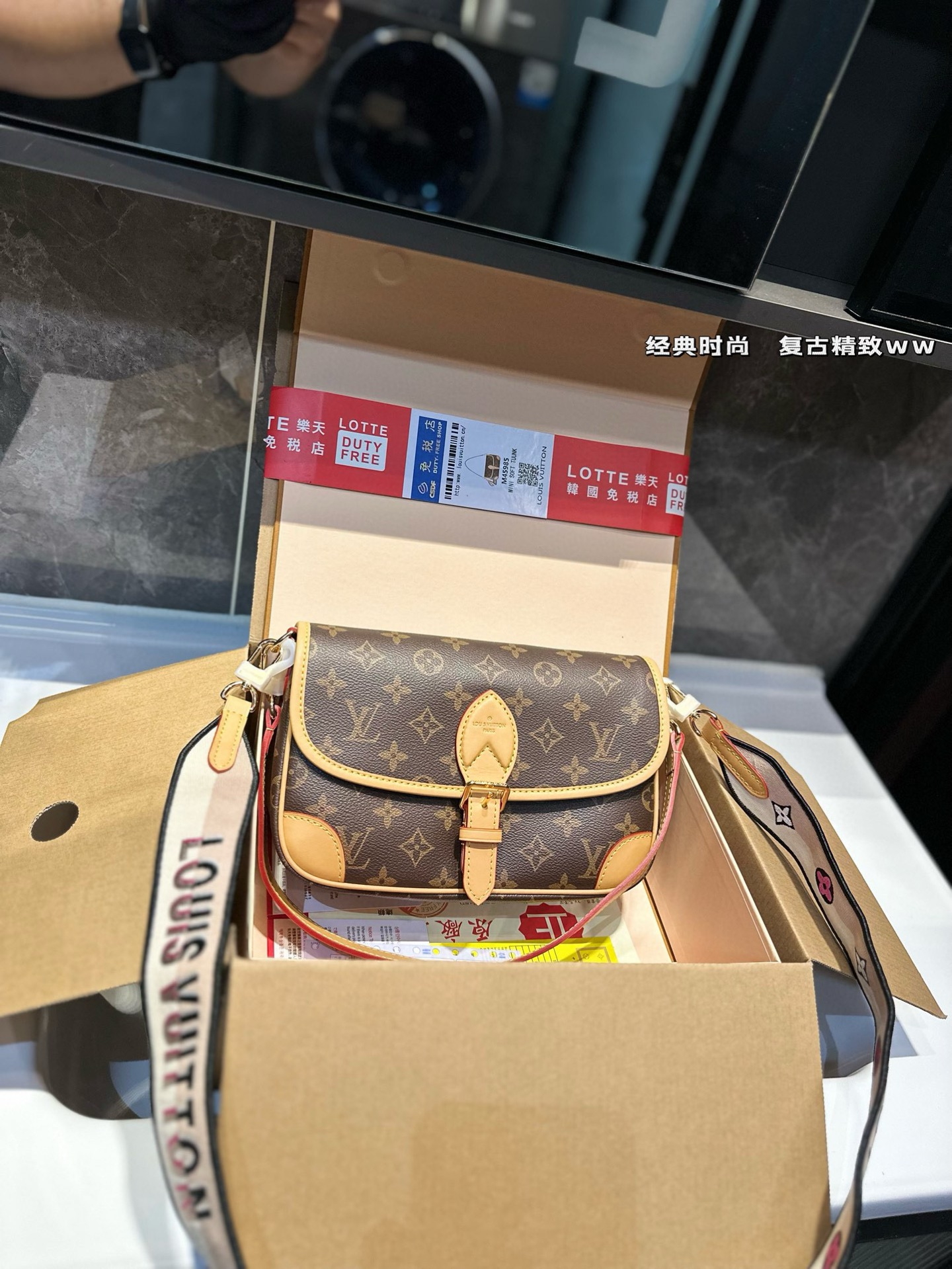 ❤️P180 (confezione da regalo) ❤️ Primavera primavera L Home Diane Baguette Borsa in tessuto presbiteriano personalizzato con corteccia in gesso scuro con due spalline ~ Cerca 🔍LV Baguette Dimensioni: 24 15