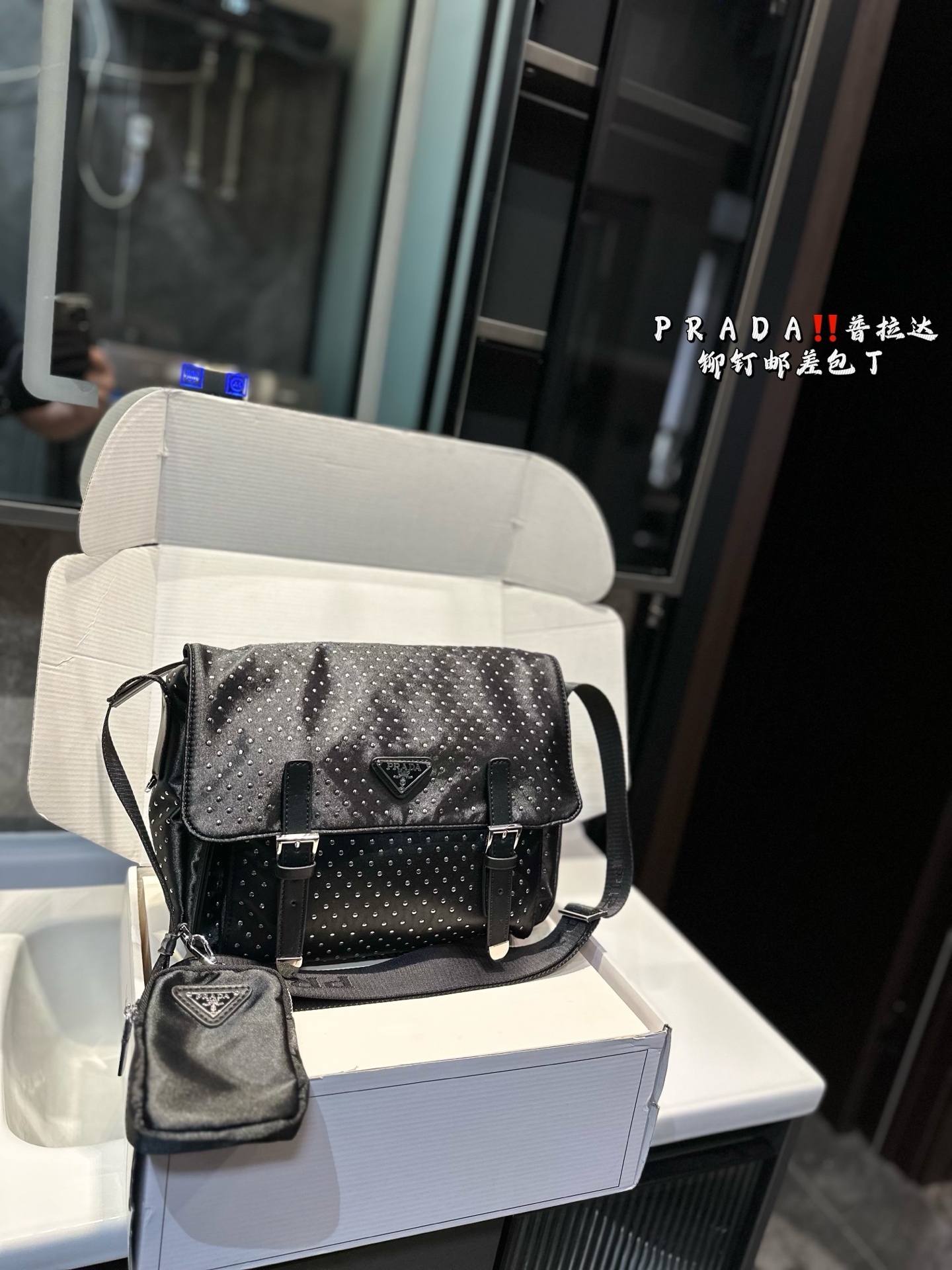 ❤️p175 (confezione da regalo) ❤️Size: 28,24 cm‼ ️‼ ️ Borsa di messaggistica postale universale di Prada è di moda, leggera, resistente, impermeabile e può essere installato … ci sono molti vantaggi! Ha sia aspetto che praticità!