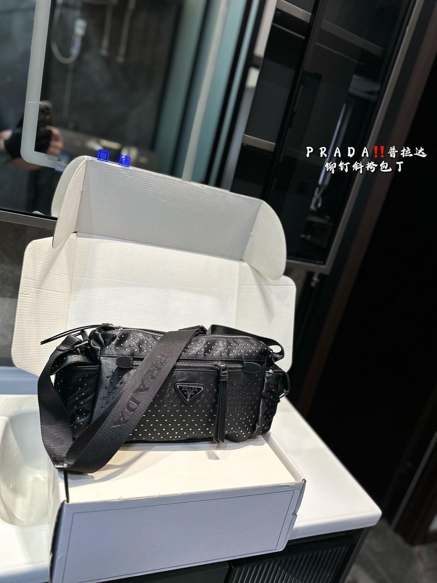 ❤️p165 (confezione da regalo) ❤️Size: 33.16cm‼ ️‼ ️ Borsa di messaggistica postale universale di Prada è di moda, leggera, resistente, impermeabile e può essere installato … ci sono molti vantaggi! Ha sia aspetto che praticità!