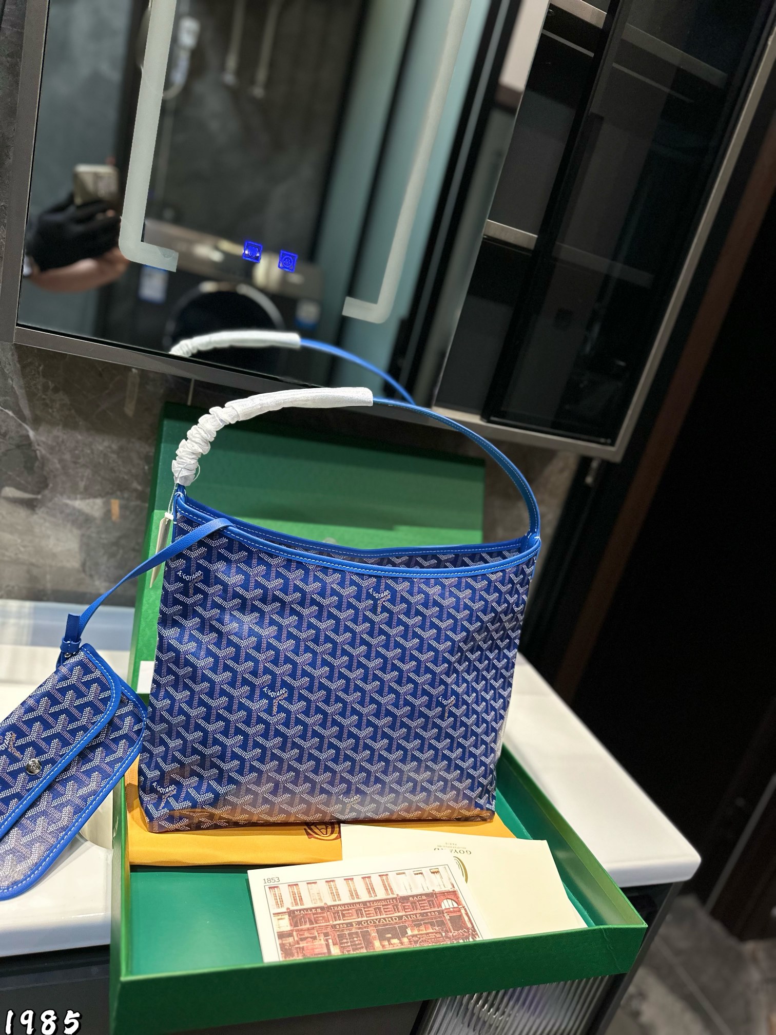 ❤️ 💰345❤️
GOYARD戈雅购物袋🛍️  配小包 
王菲同款 购物袋 
购物袋低调又耐看的大牌
非常玩味好凹造型
时髦人都应该入一个
尺寸：35 28 cm