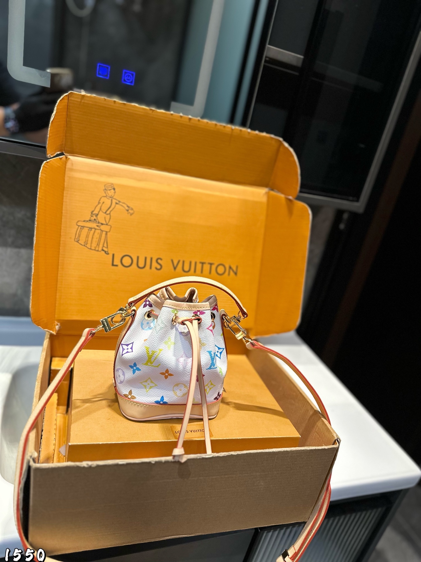 ❤️p135（礼盒包装）❤️
   LV 2025新款 抽绳小水桶
今天和大家分享全网抢先看L家 2024新款，最新Trio Mini icones實物图和性价比分析来啦。分别采用小水桶NOÉ尺寸水桶尺寸 ：13*10*16cm