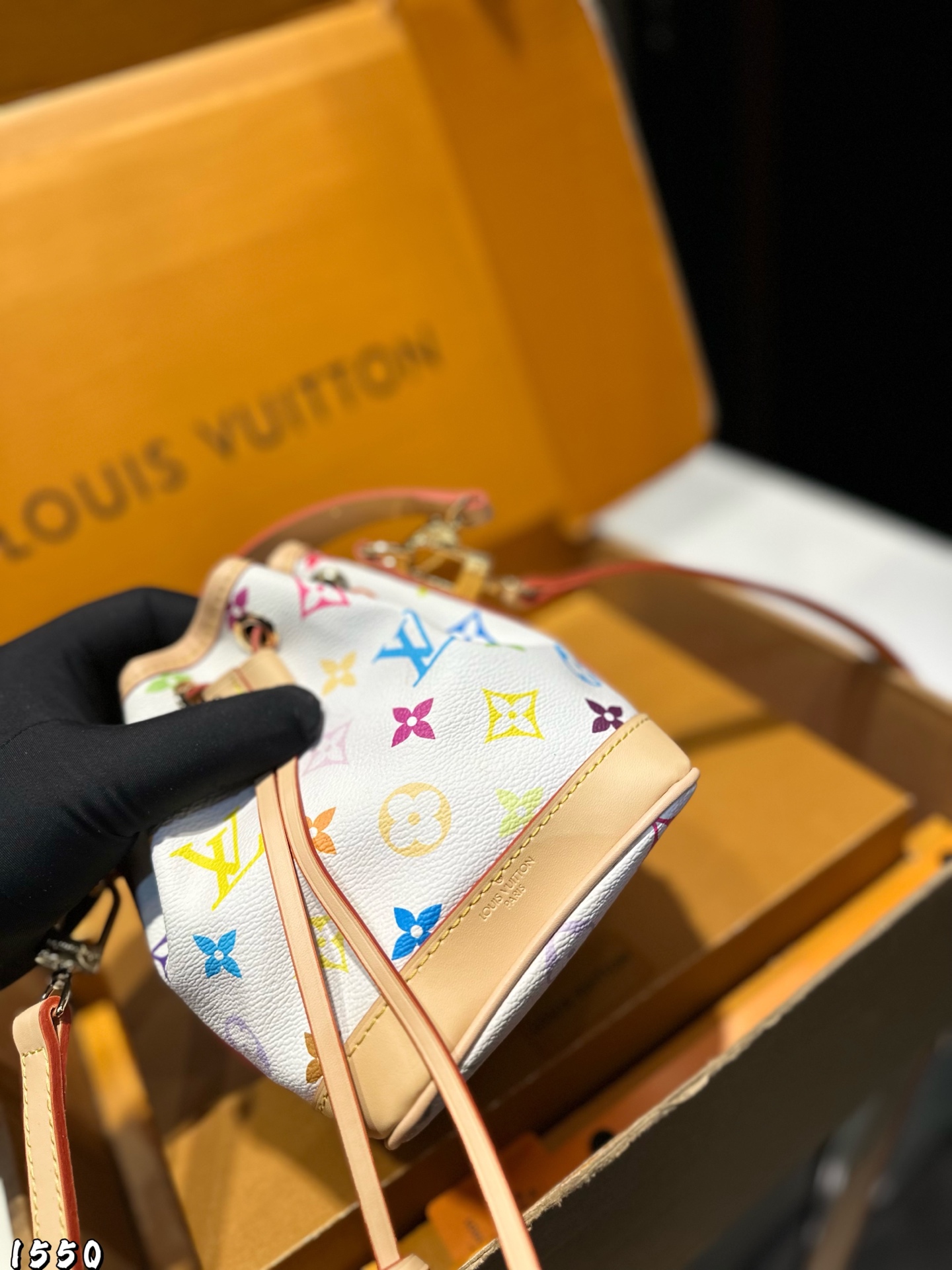 ❤️p135（礼盒包装）❤️
   LV 2025新款 抽绳小水桶
今天和大家分享全网抢先看L家 2024新款，最新Trio Mini icones實物图和性价比分析来啦。分别采用小水桶NOÉ尺寸水桶尺寸 ：13*10*16cm