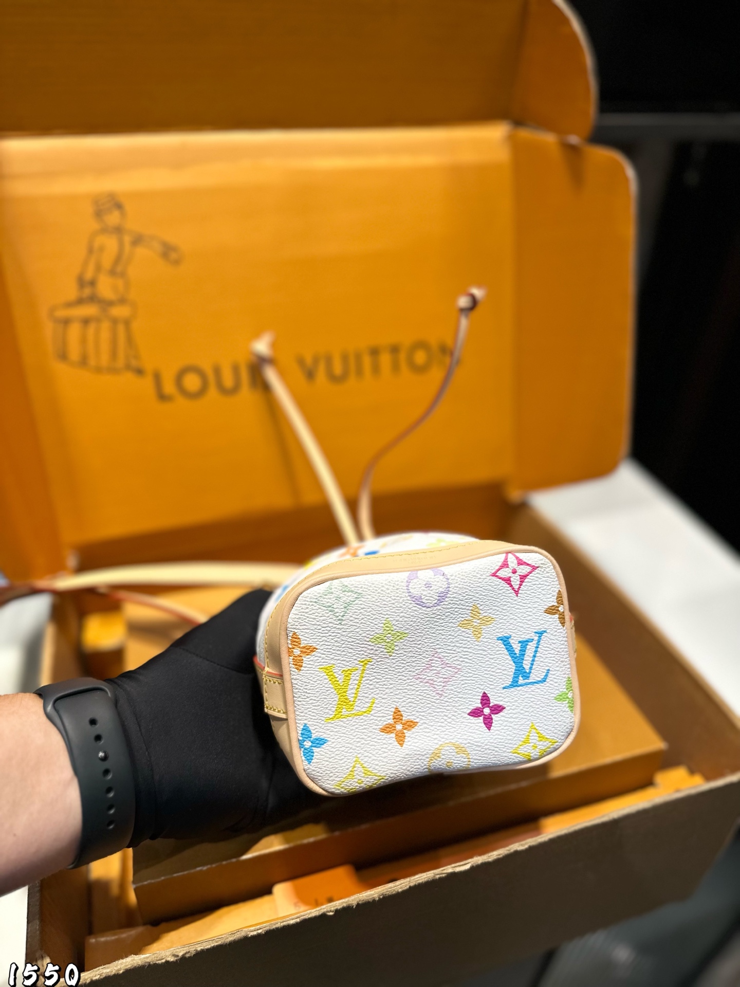 ❤️p135（礼盒包装）❤️
   LV 2025新款 抽绳小水桶
今天和大家分享全网抢先看L家 2024新款，最新Trio Mini icones實物图和性价比分析来啦。分别采用小水桶NOÉ尺寸水桶尺寸 ：13*10*16cm