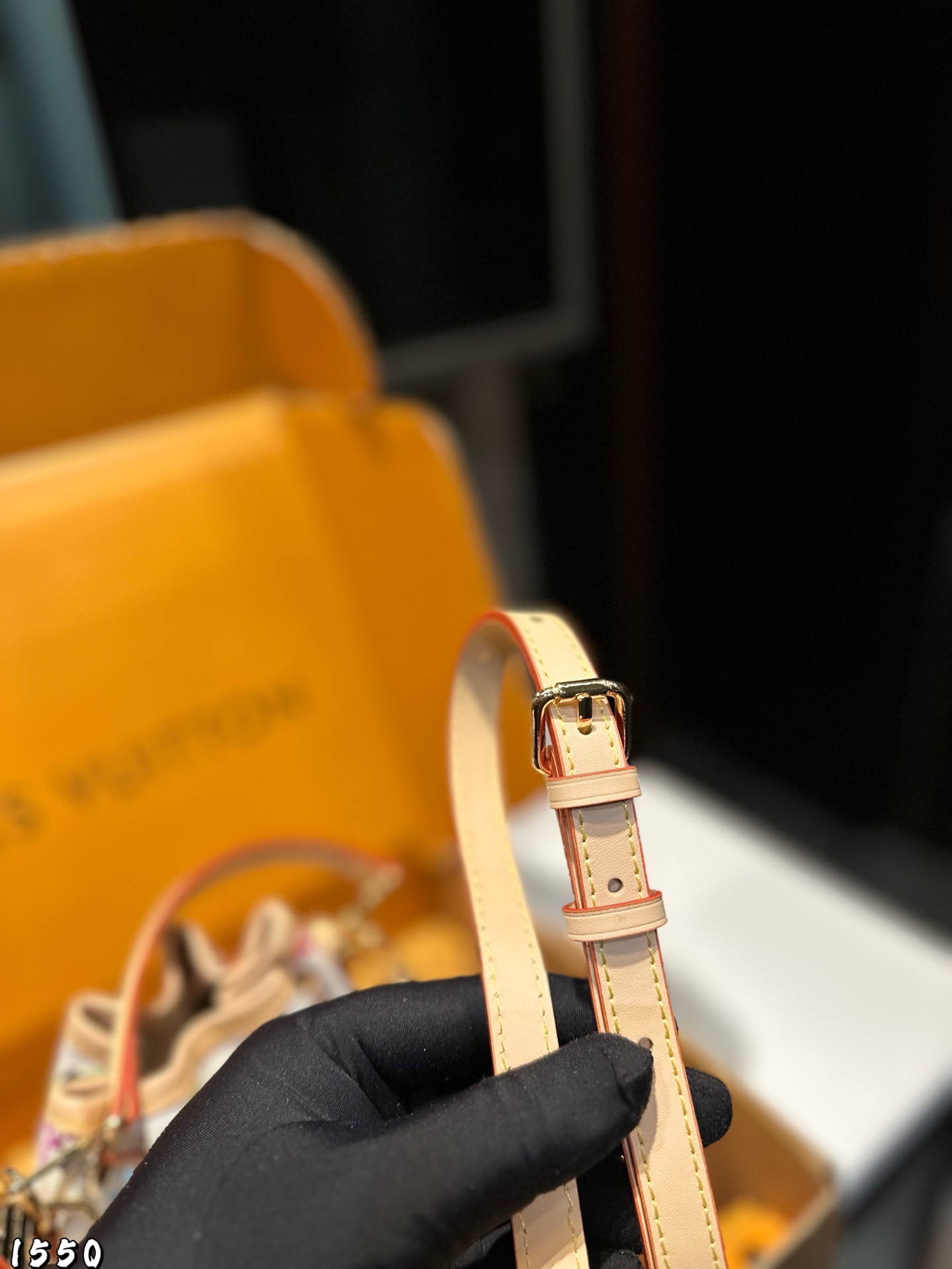 ❤️p135（礼盒包装）❤️
   LV 2025新款 抽绳小水桶
今天和大家分享全网抢先看L家 2024新款，最新Trio Mini icones實物图和性价比分析来啦。分别采用小水桶NOÉ尺寸水桶尺寸 ：13*10*16cm