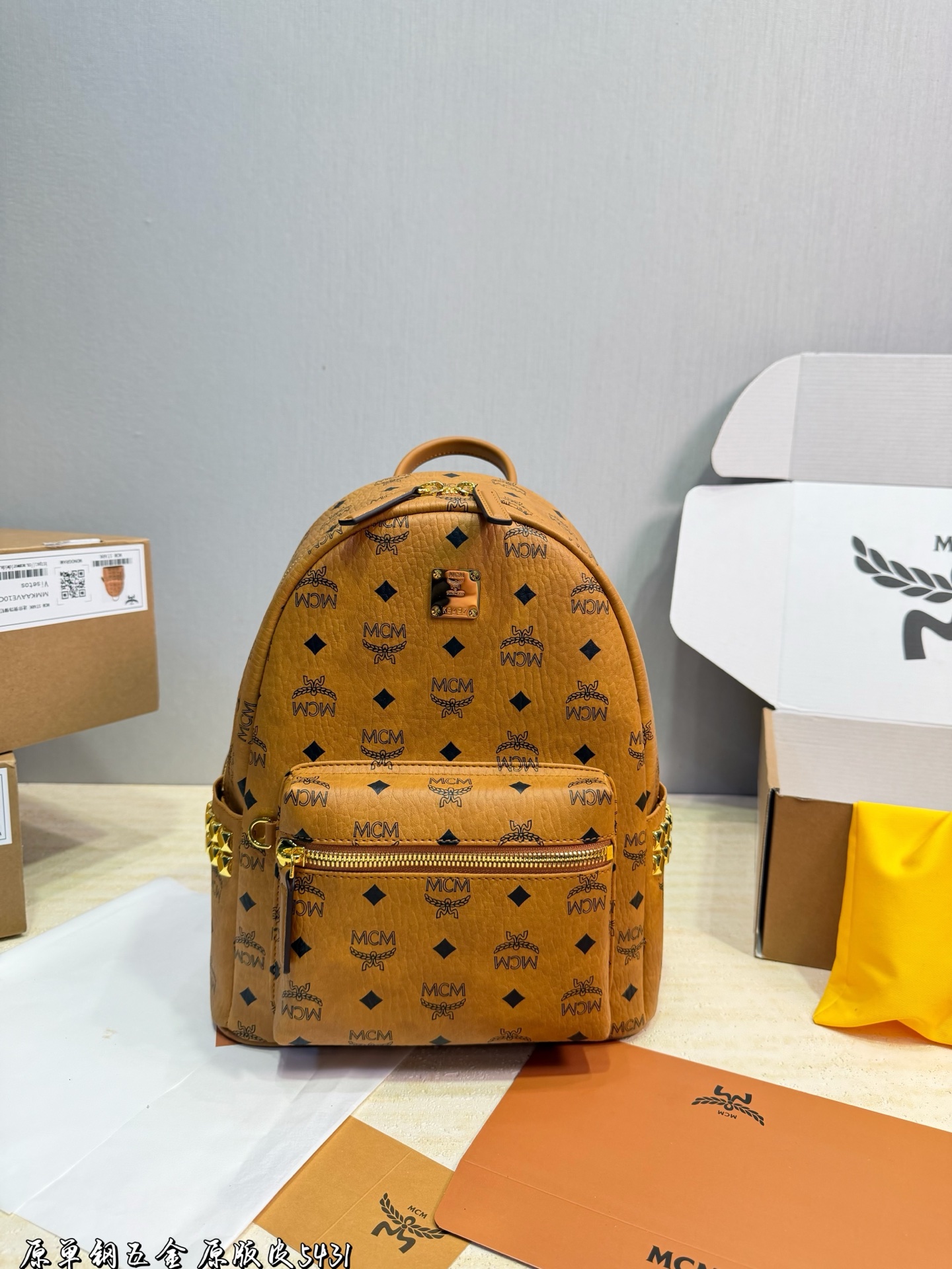 ❤️p205 (caja de regalo de avión)❤️ MCM mochila clásica 🎒 Tridimensional y natural, con simetría vertical a lo largo de…
