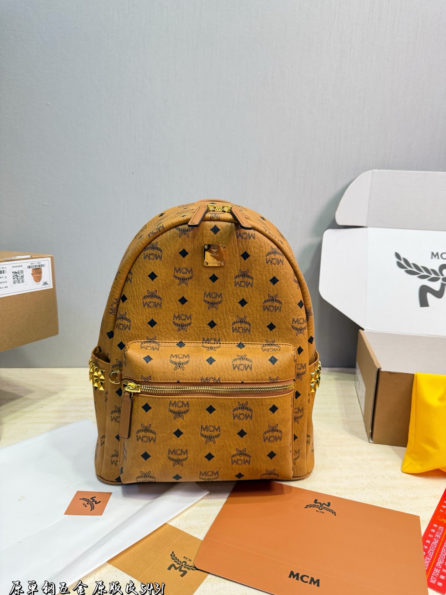 ❤️p215 (caja de regalo de avión)❤️ MCM mochila clásica 🎒 Tridimensional y natural, con simetría vertical a lo largo de…