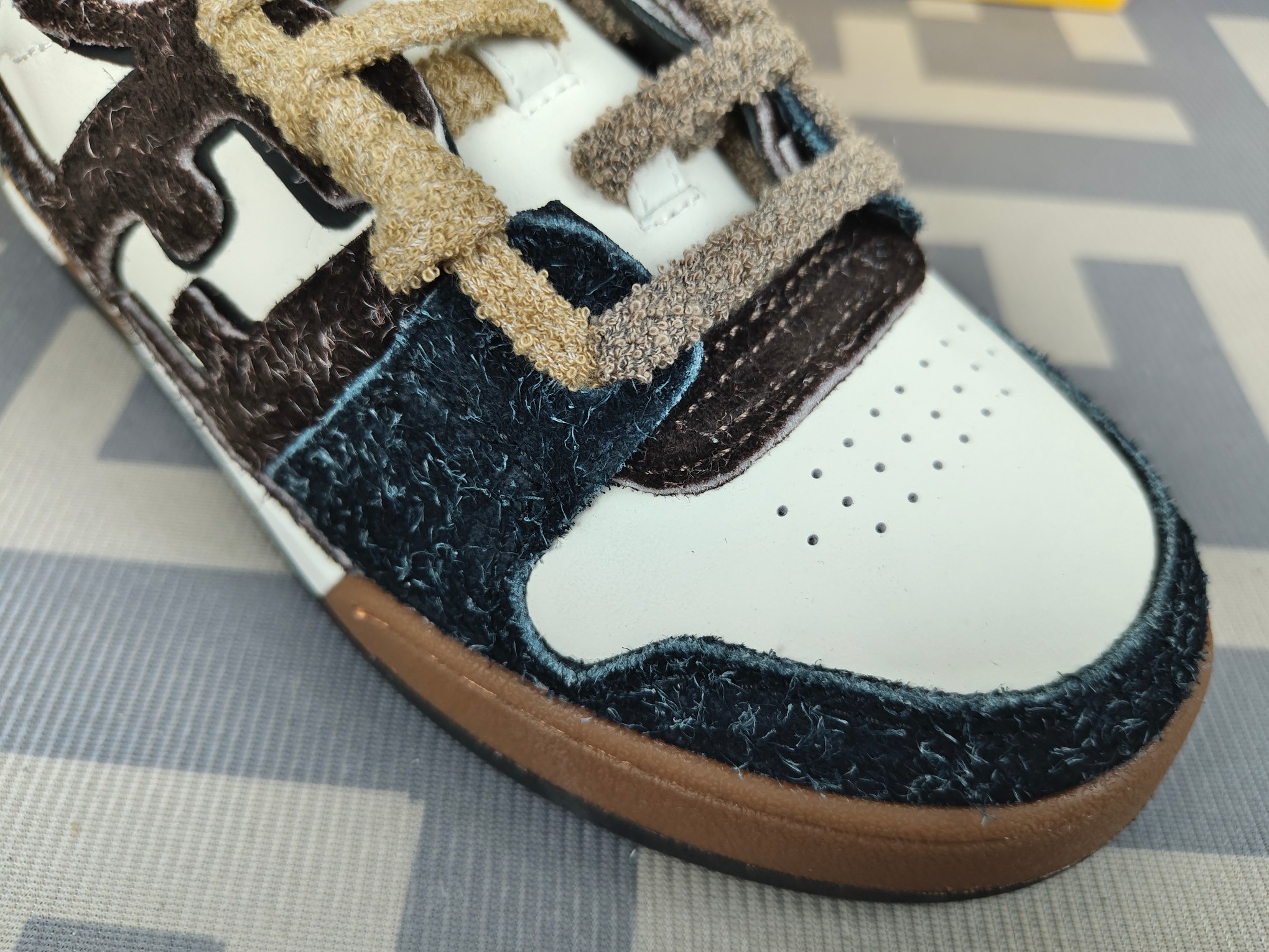 Fendi Style Leather Men's Shoes style reference detail image 5 from source 781872