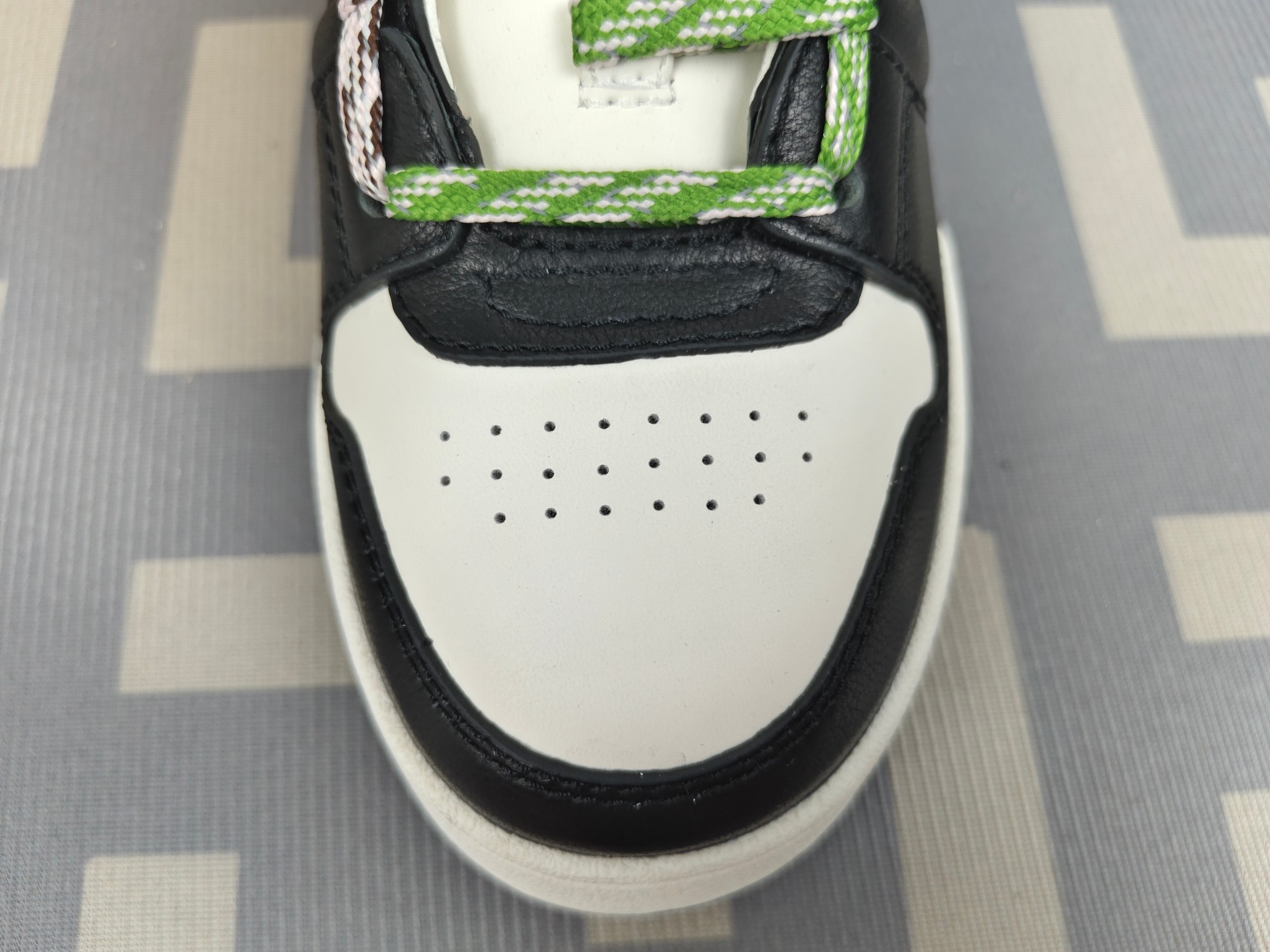Fendi Style Leather Men's Shoes style reference detail image 4 from source 781874